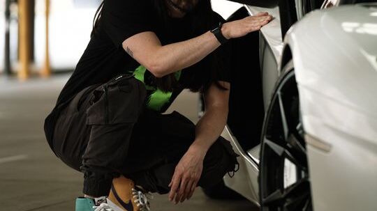 Steve Aoki poskytl skladbu vyvinutou speciálně pro NFT LP 780-4 Ultimae Coupé, exkluzivní soundtrack pro fyzické auto inspirovaný nejnovějším Lamborghini Aventador, a poradí s designem specifického Non-Fungible Token a s přizpůsobením fyzického auta.