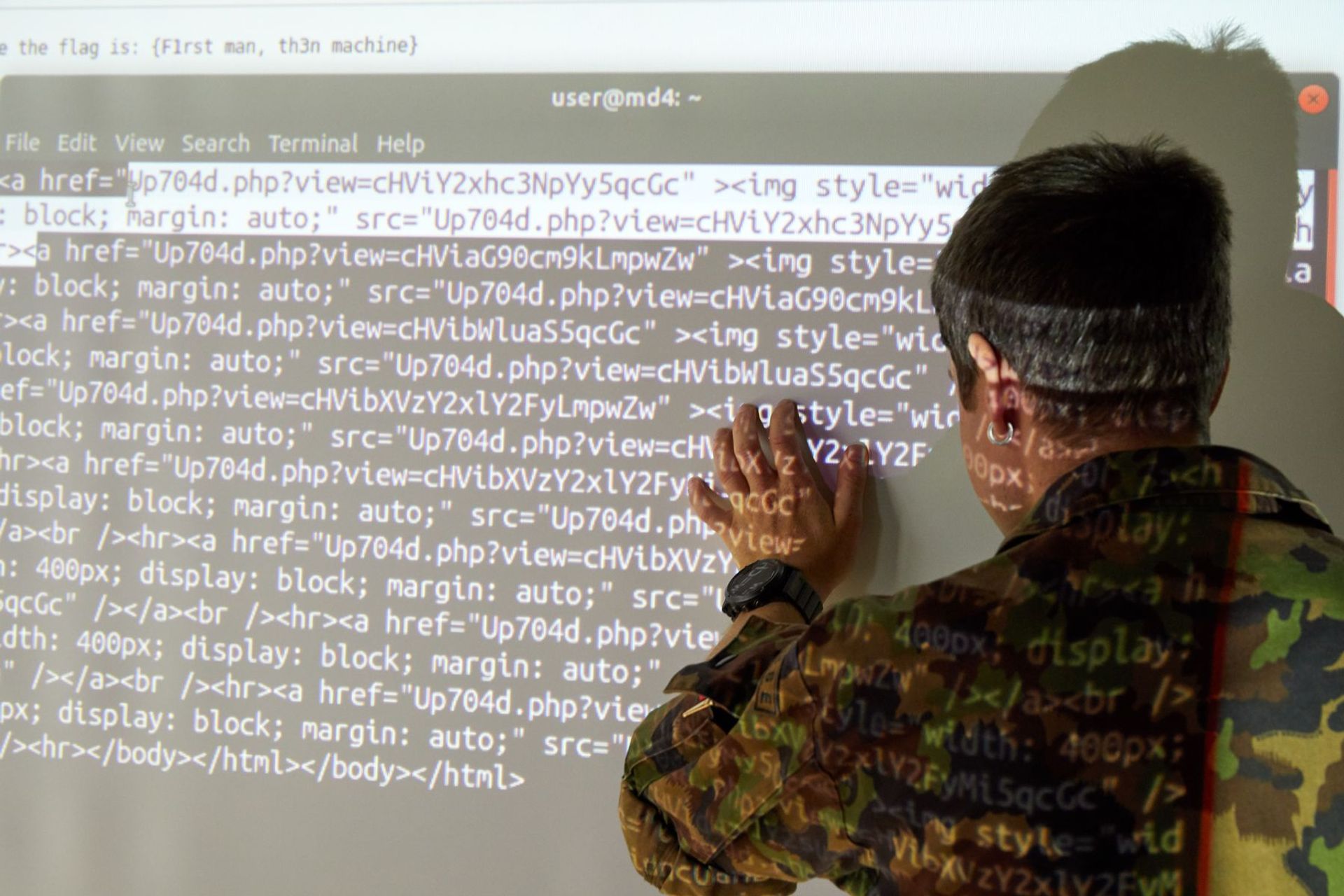 Una lezione di cybersicurezza in una caserma dell'Esercito Svizzero