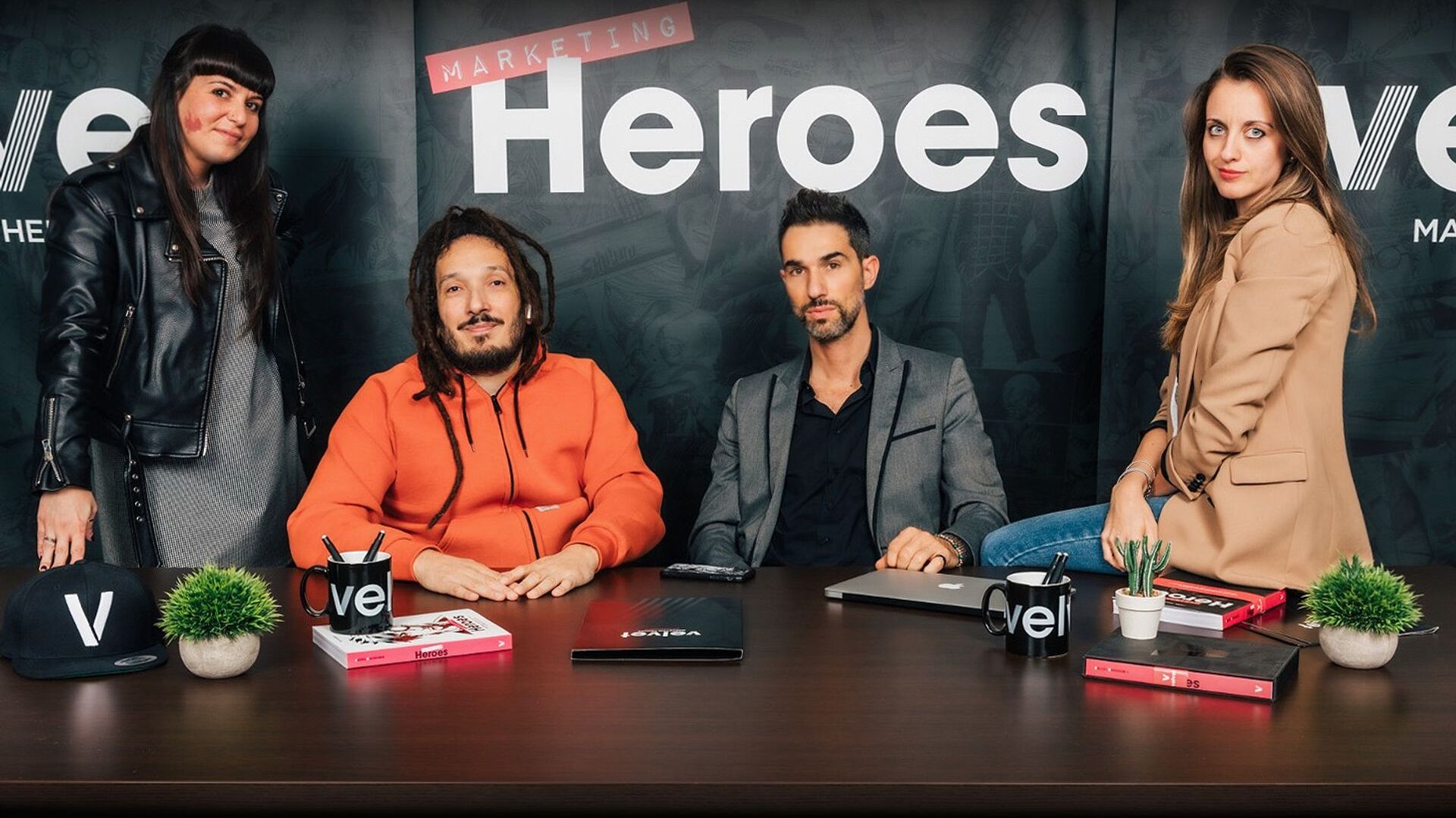 Bassel Bakdounes, CEO di Velvet Media, con alcuni dei propri collaboratori dipendenti