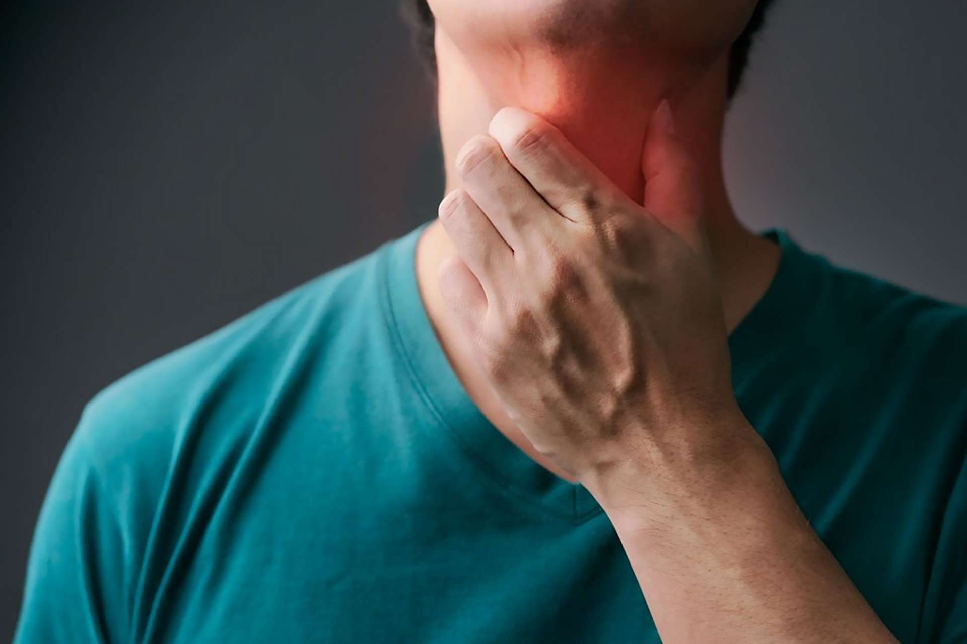 Chi soffre di reflusso gastroesofageo avverte acidità in bocca, tosse o raucedine