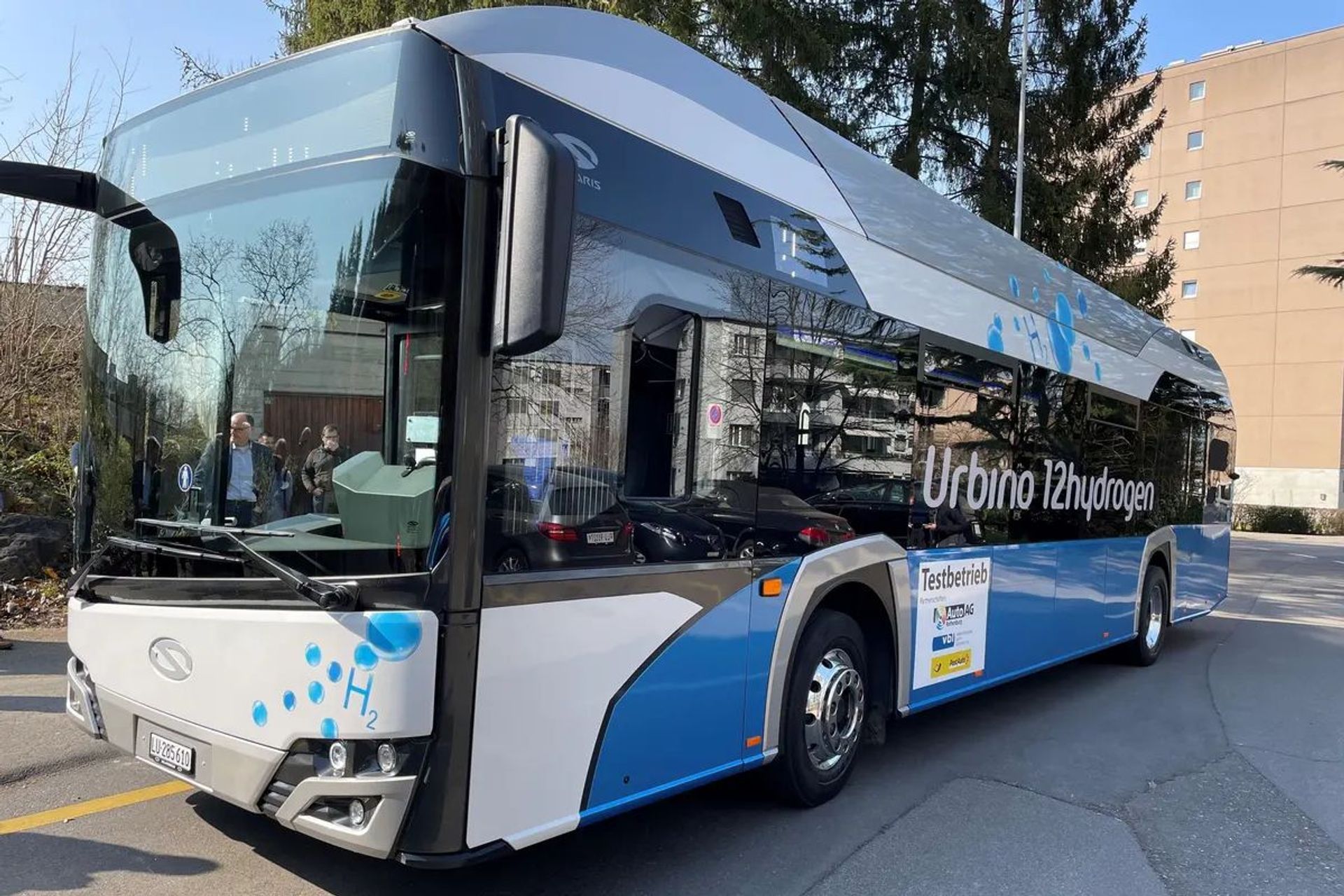 Il primo autobus ad idrogeno in fase di test in Svizzera da parte di tre operatori del trasporto pubblico