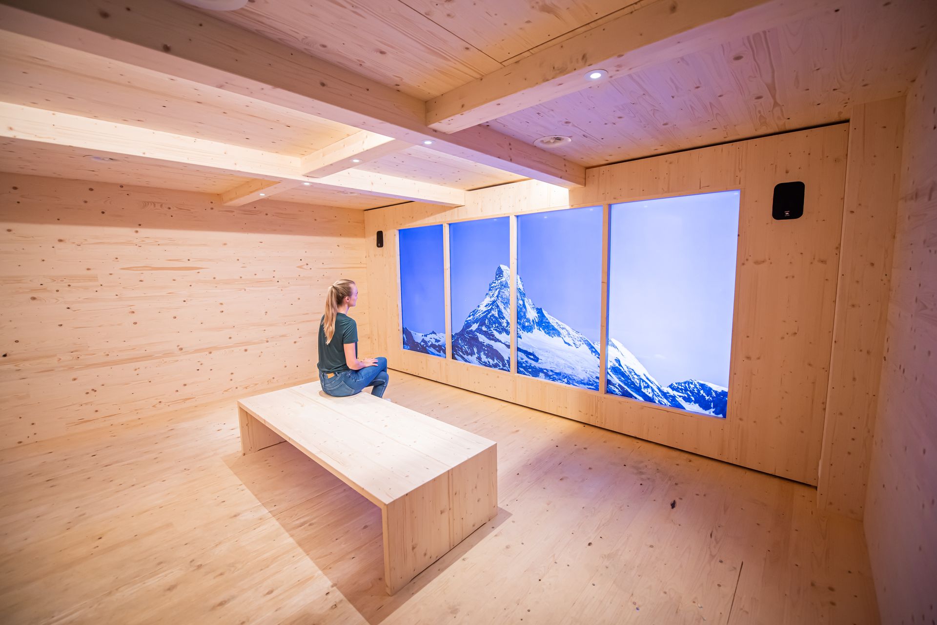 Jérémie Heitz i Sam Anthamatten, guies de muntanya de Zermatt, també ofereixen efectes 4D de vent, vibracions, textures i nombrosos objectes o elements d'escena