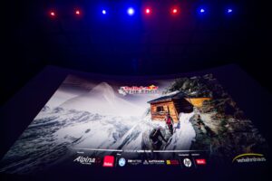 Presso il Museo Svizzero dei Trasporti di Lucerna, è possibile affrontare virtualmente la scalata del monte Cervino “armati” di occhiali di realtà virtuale e di imbracatura da rocciatori: si tratta di un’iniziativa di Red Bull Svizzera e di vari partner, denominata “The Edge Matterhorn VR”, tramite la quale è stata replicata l’ascesa reale degli alpinisti Jérémie Heitz e Sam Anthamatten, guide alpine di Zermatt, prevedendo anche gli effetti 4D del vento, delle vibrazioni, texture e numerosi oggetti o elementi di scena