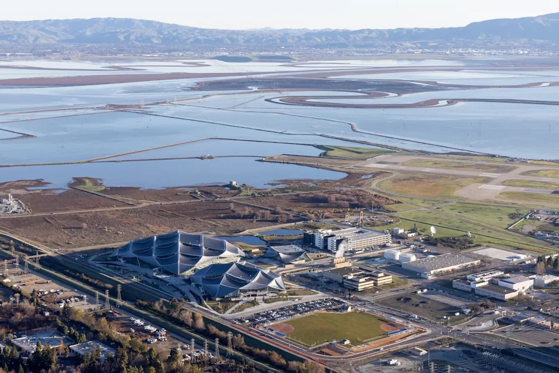 Acqua riciclata e generata in loco per soddisfare tutte le richieste di acqua non potabile dell’edificio Google Bay View