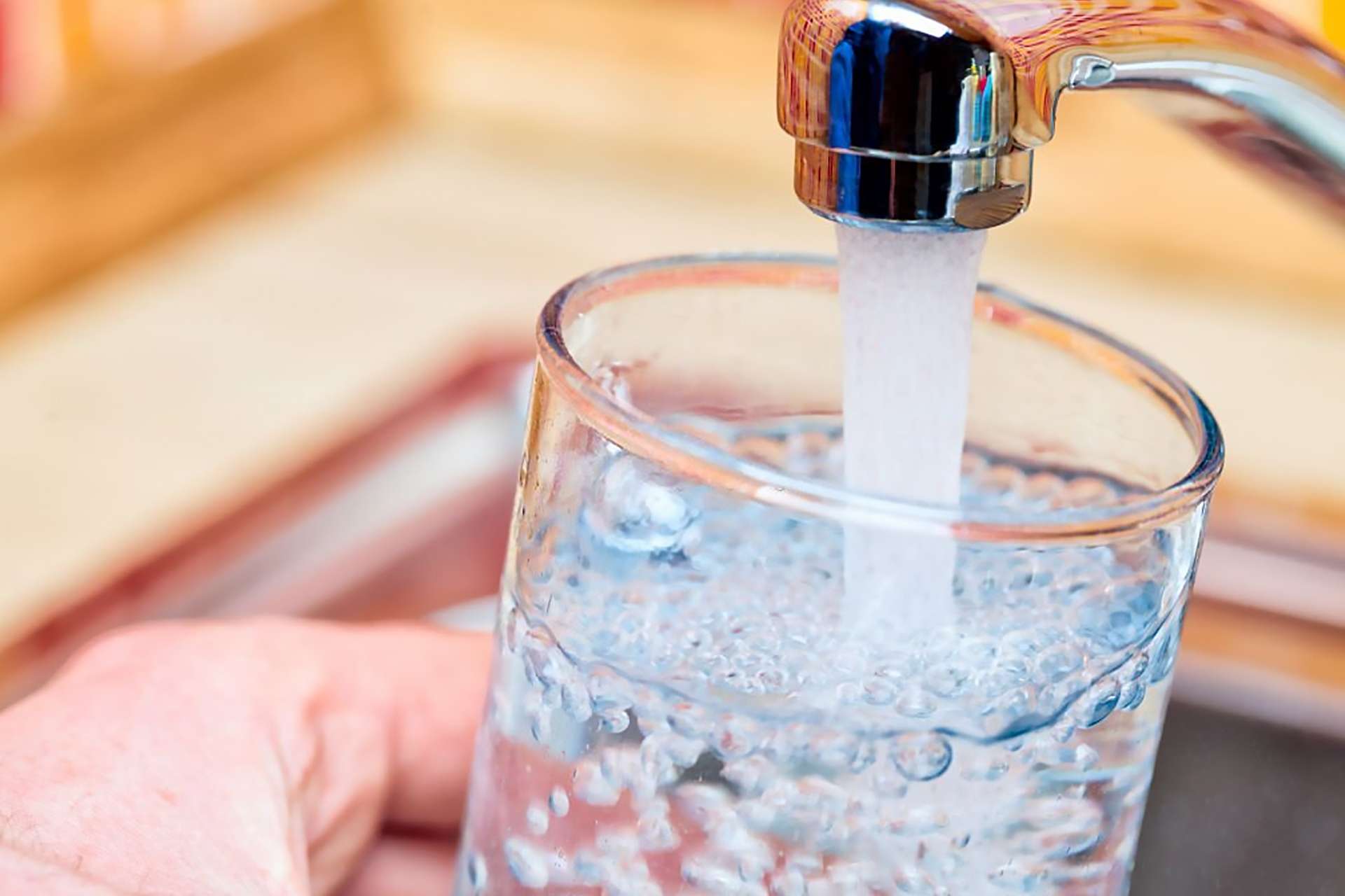 È utile sapere la distinzione tra acqua minerale, acqua del rubinetto e acqua depurata