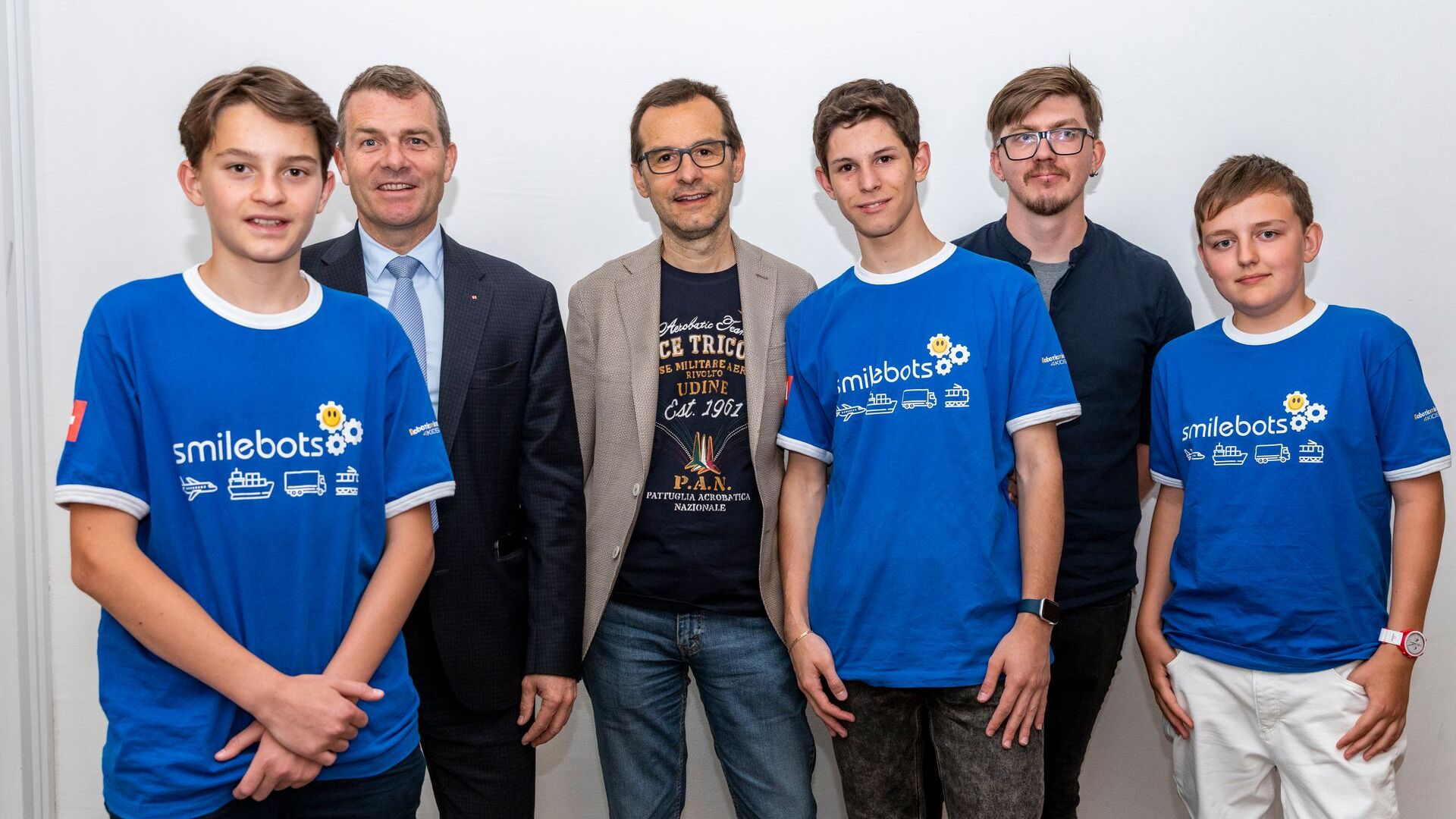De unge medlemmer af "Smilebots", børn, der brænder for robotteknologi og Lego "rekrutteret" af ated-ICT Ticino