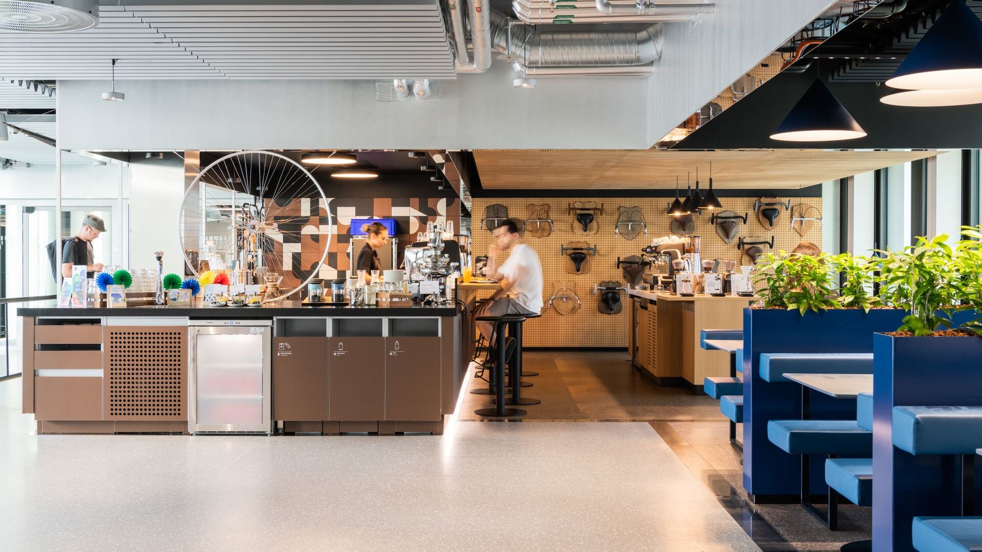 27 წლის 2022 ივნისს, შვეიცარიის ქვეყნის დირექტორის პატრიკ უორნკინგის თანდასწრებით, Google-მა გახსნა Campus Europaallee A1 ციურიხში, IT კომპანიის უმსხვილესი კვლევისა და განვითარების ცენტრი შეერთებული შტატების ფარგლებს გარეთ: შტაბ-ბინა მდებარეობს Kasernenstrasse-ის 95-ში, მთავართან ახლოს. შვეიცარიის ეკონომიკური დედაქალაქის რკინიგზის სადგური
