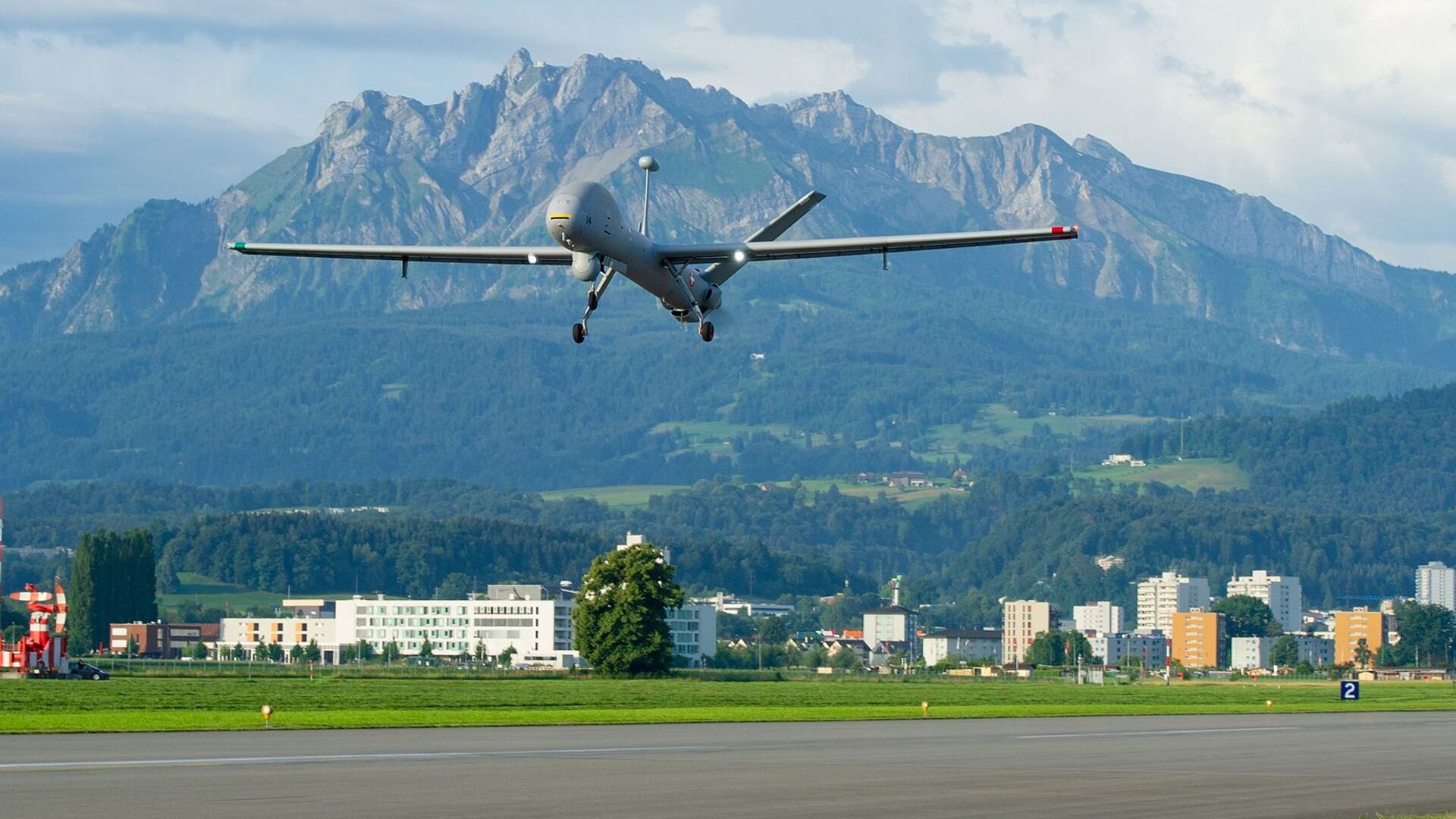 Il ricognitore con immatricolazione D-14 dell'Esercito Svizzero al suo primo decollo dalla pista dell’aerodromo militare di Emmen