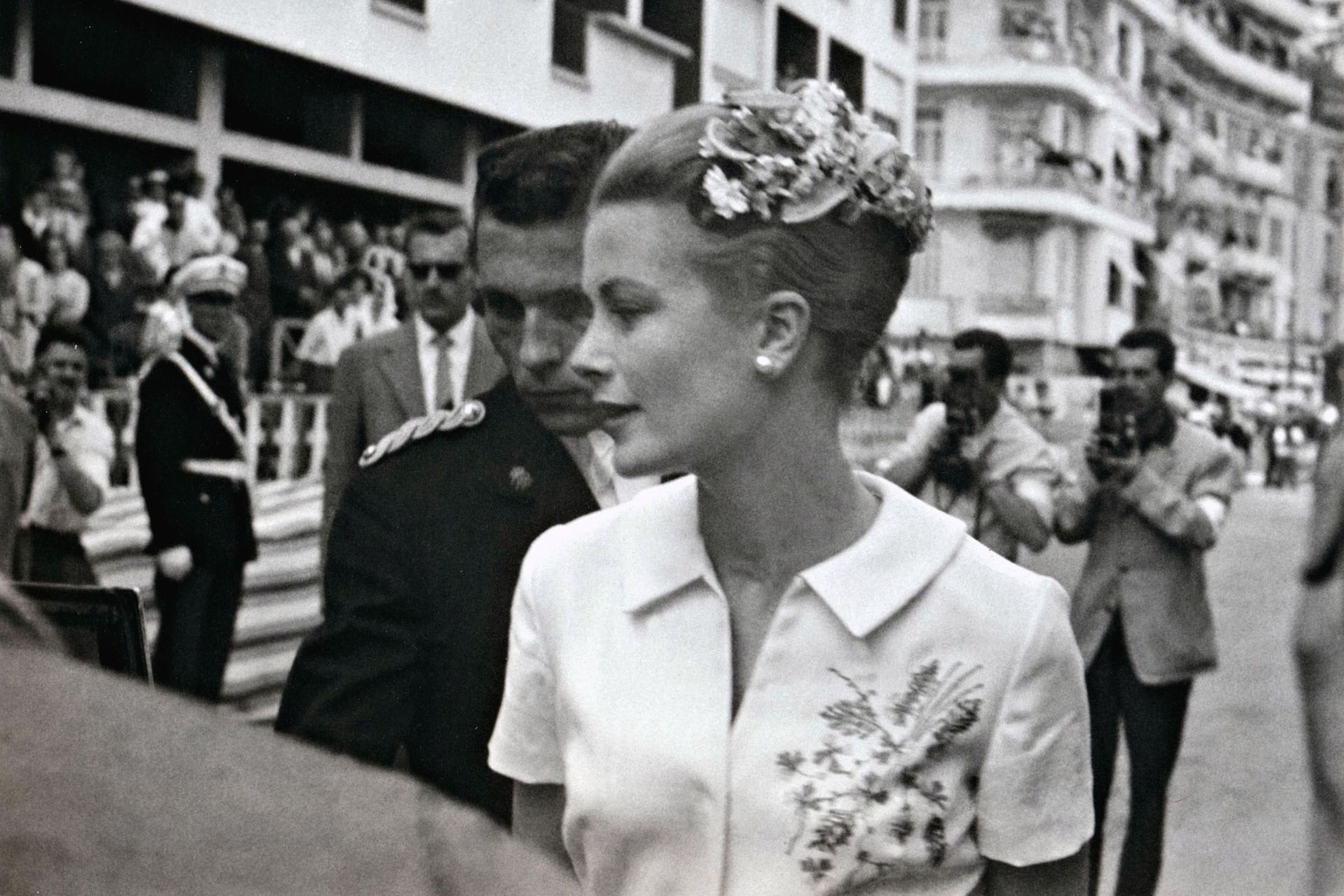 La principessa Grace di Monaco sulla griglia di partenza del Gran Premio di Formula 1 del 1960