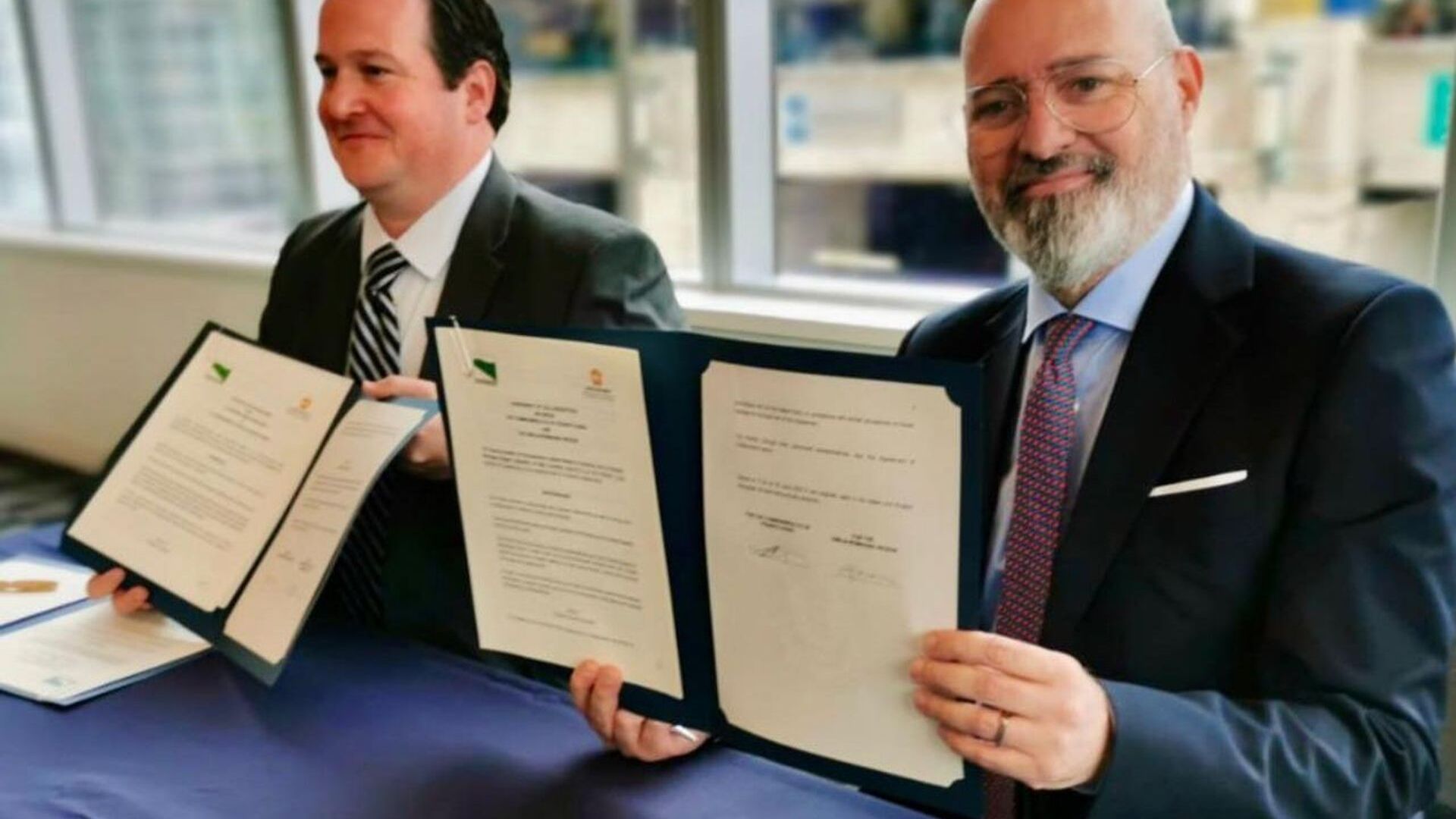 L’accordo fra l’Emilia-Romagna e la Pennsylvania, che ha una durata di cinque anni, è stato firmato il 17 giugno 2022 a Philadelphia (Stati Uniti d’America) tra Stefano Bonaccini, presidente della Regione, e il ministro Neal Weaver, capo dell’Office of Performance through Excellence (OPE)