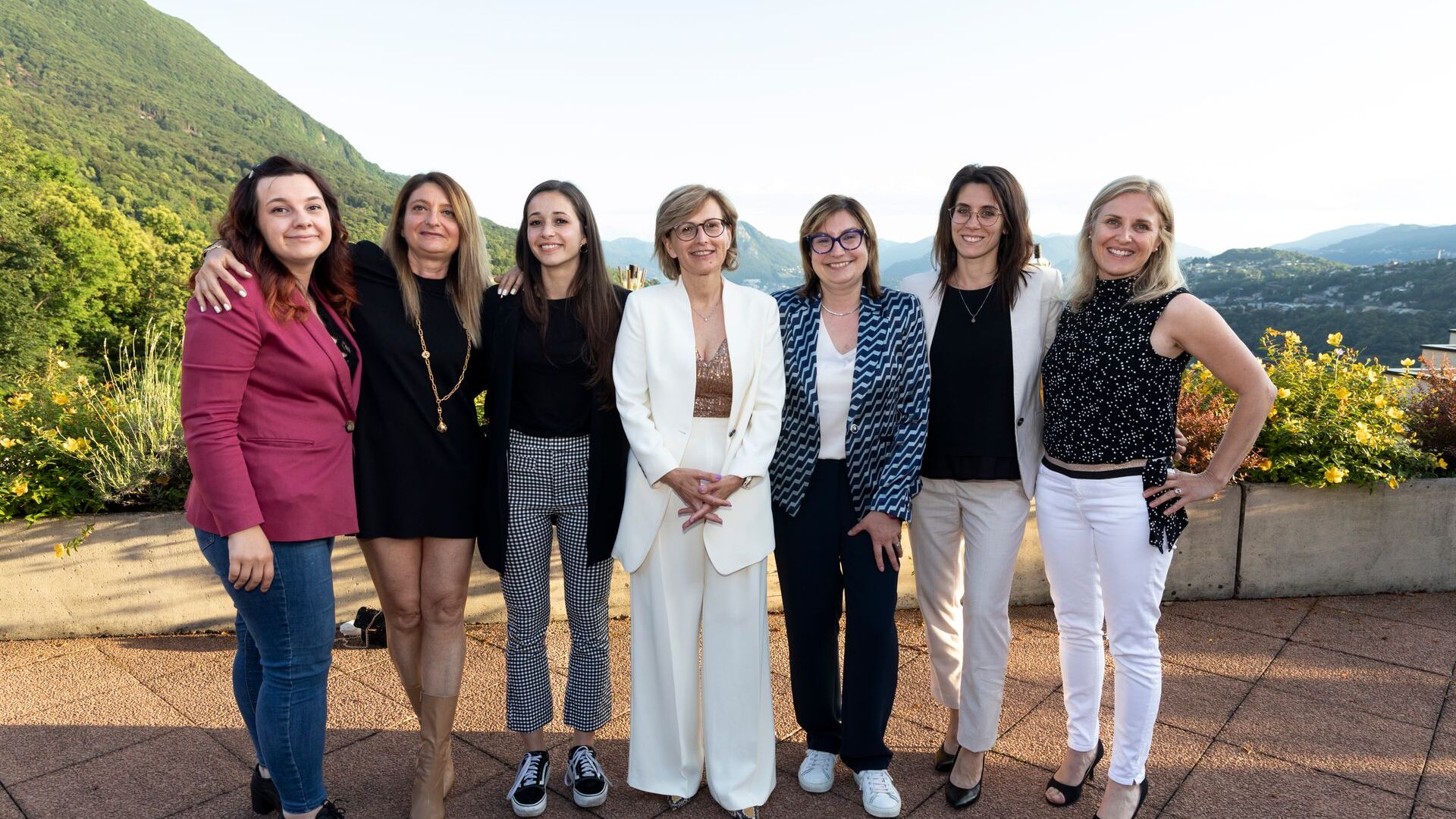 The working staff, almost entirely female, of the ated-ICT Ticino association, led by the new president Cristina Giotto