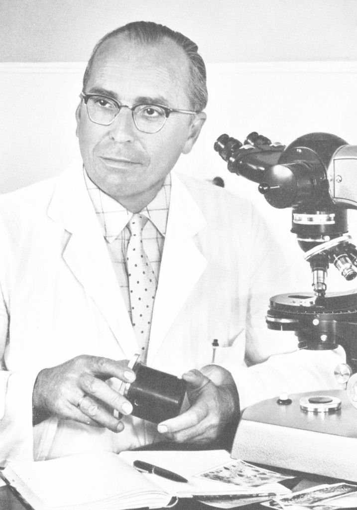 Nel 1943, la divisione cellulare è stata filmata per la prima volta da Kurt Michel con un microscopio a contrasto di fase
