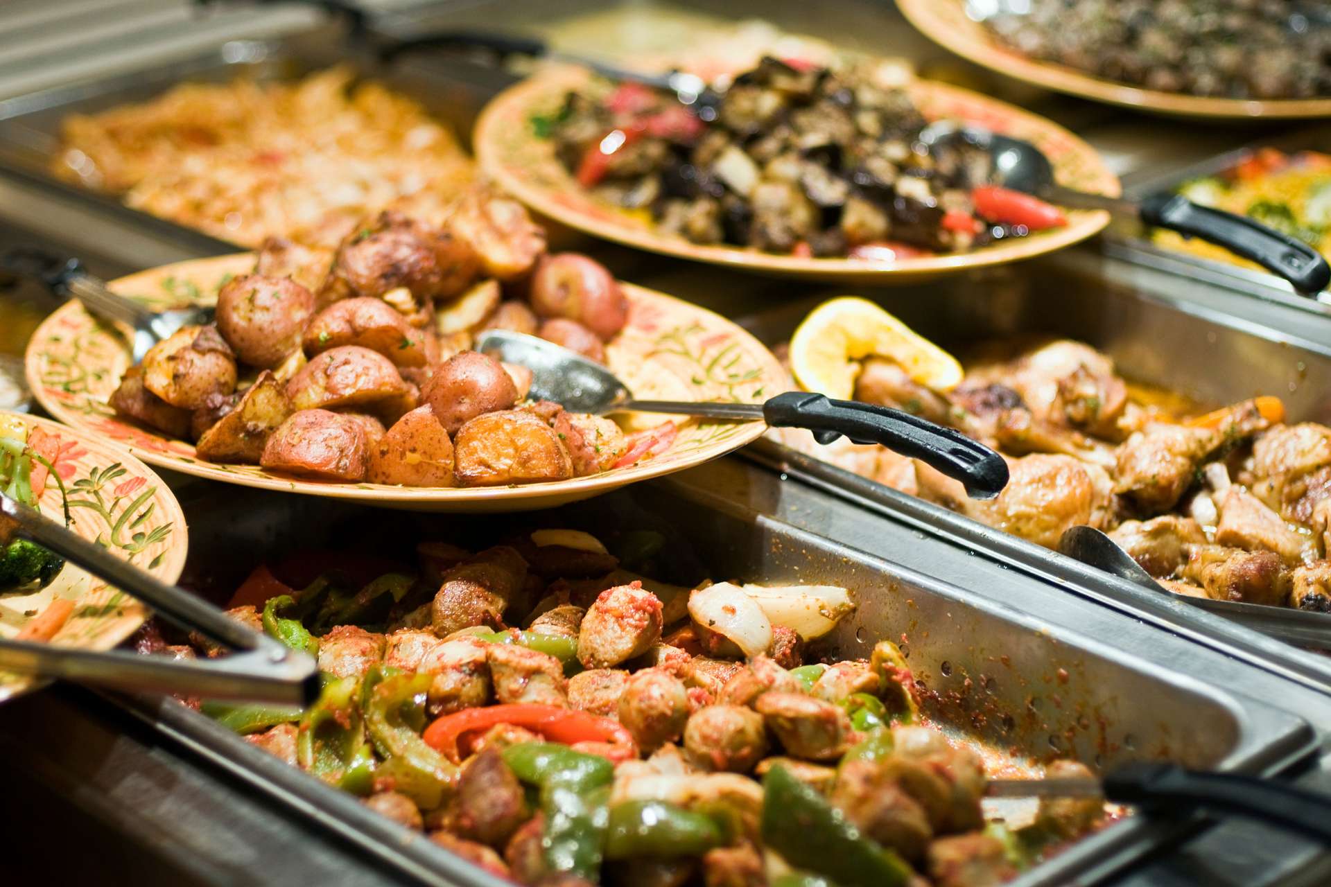 Gastrokardiālais sindroms parasti rodas kopā ar lielu maltīti