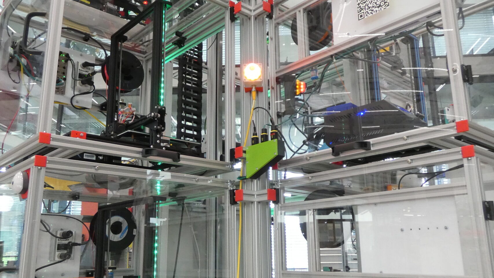 比爾/比安創新園無人機裝配線上的 3D 打印機