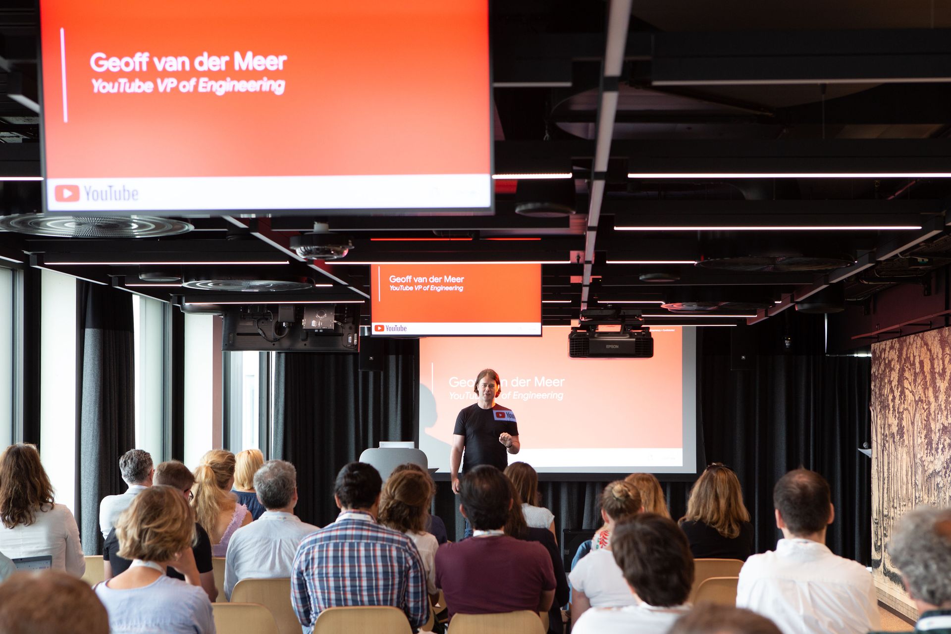 Geoff Van der Meer, vicepresidente dell'engineering di YouTube, ha presenziato il 27 giugno 2022 all’inaugurazione ufficiale del nuovo Campus Europaallee di Google a Zurigo