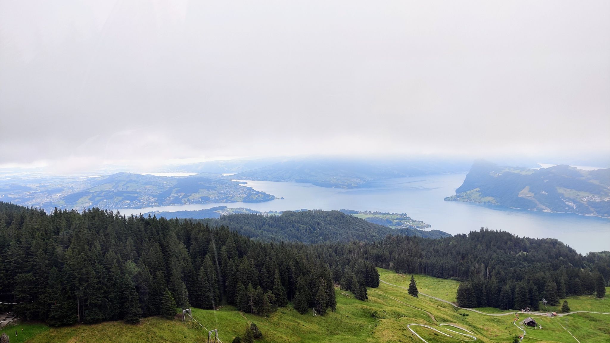 Pilatus dağından Lucerne gölü