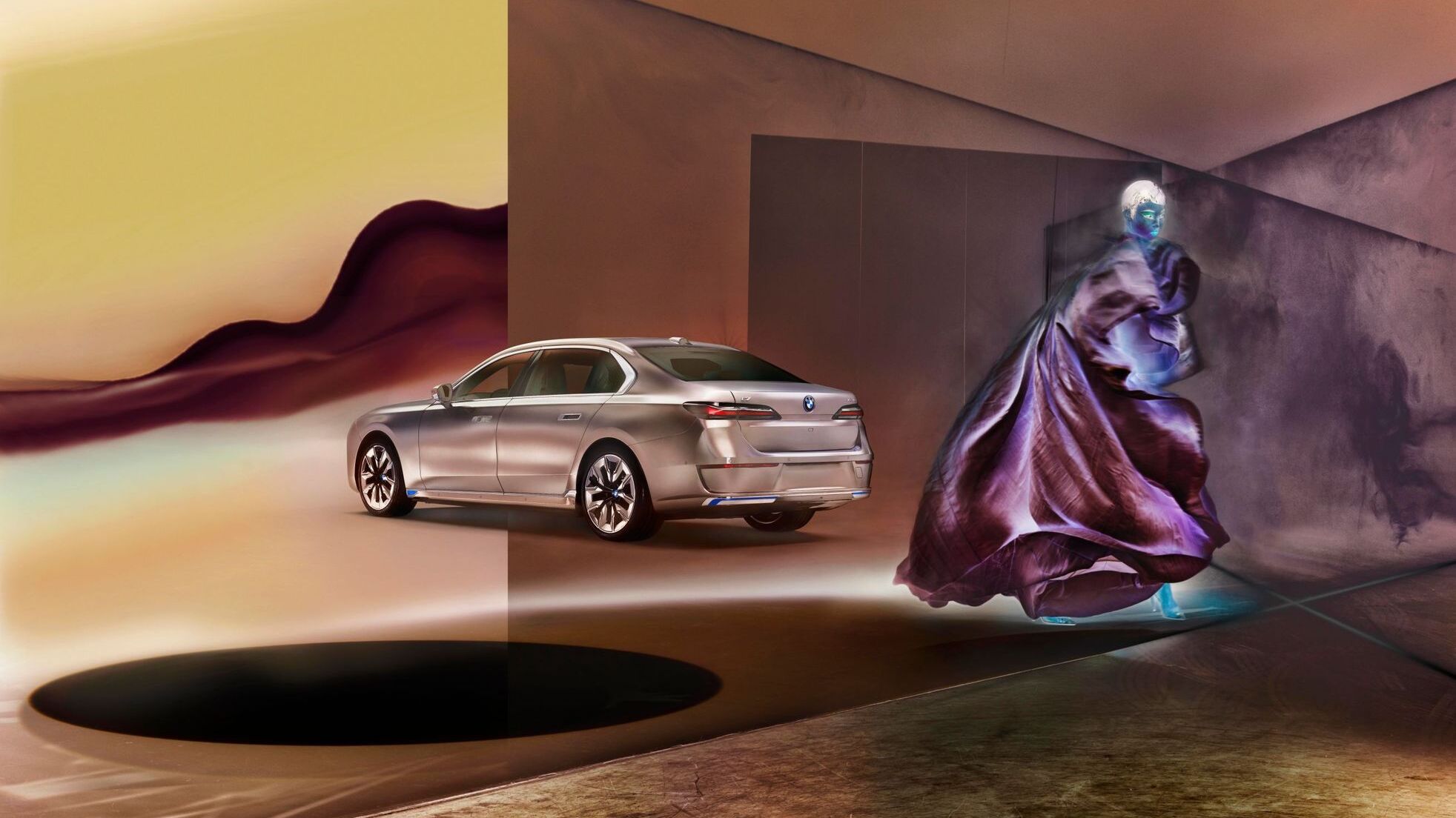 La BMW i7 è stata reinterpretata dal fotografo inglese di moda Nick Knight secondo i criteri del Forwardism