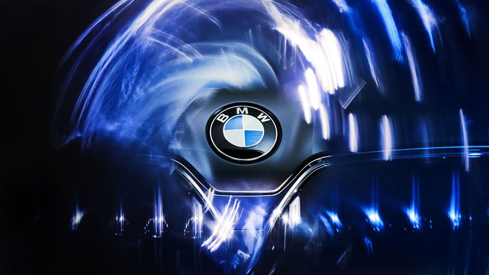 BMW i7 har blitt omtolket av den britiske motefotografen Nick Knight i henhold til kriteriene til Forwardism