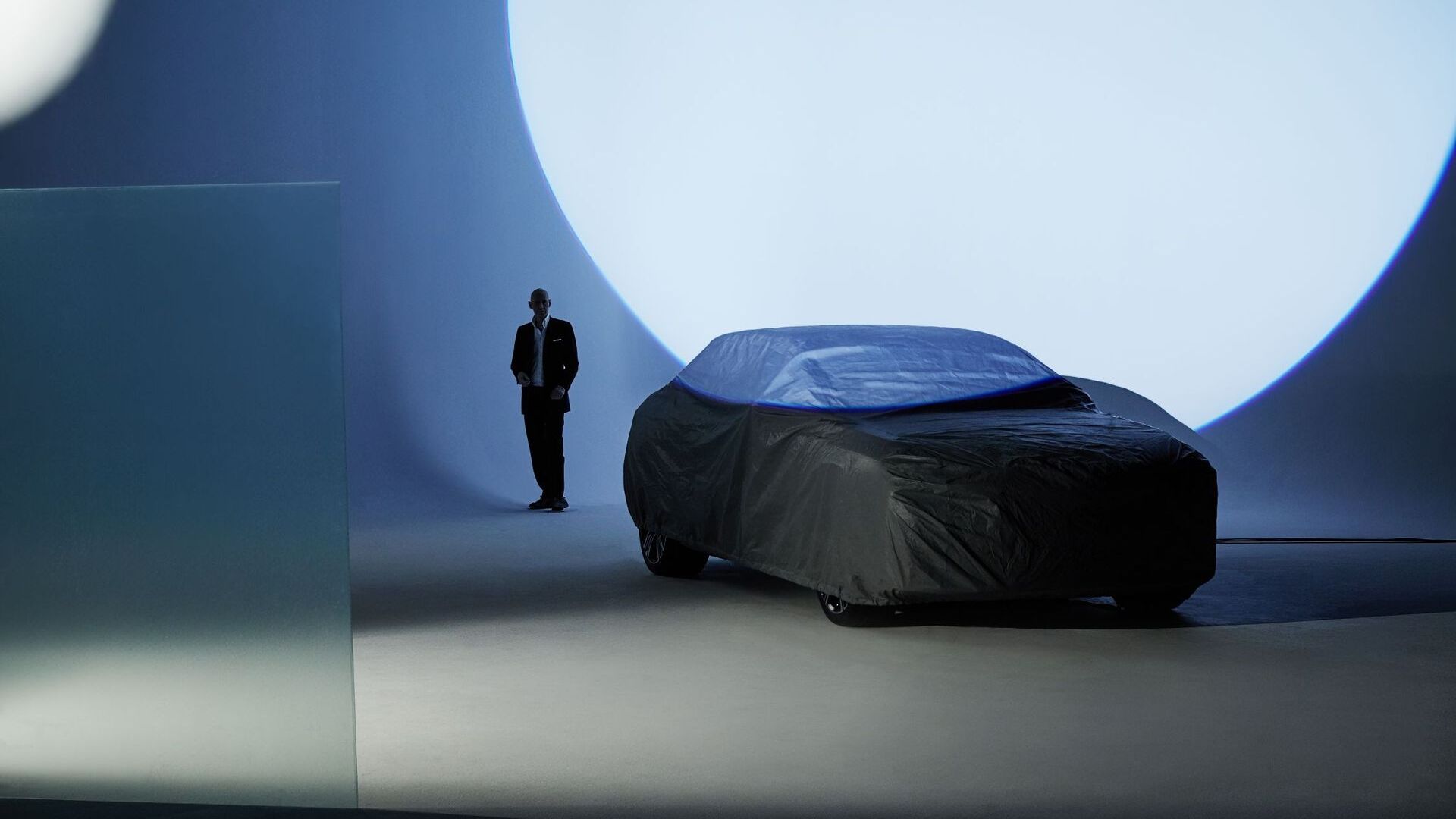 BMW i7 har blitt omtolket av den britiske motefotografen Nick Knight i henhold til kriteriene til Forwardism