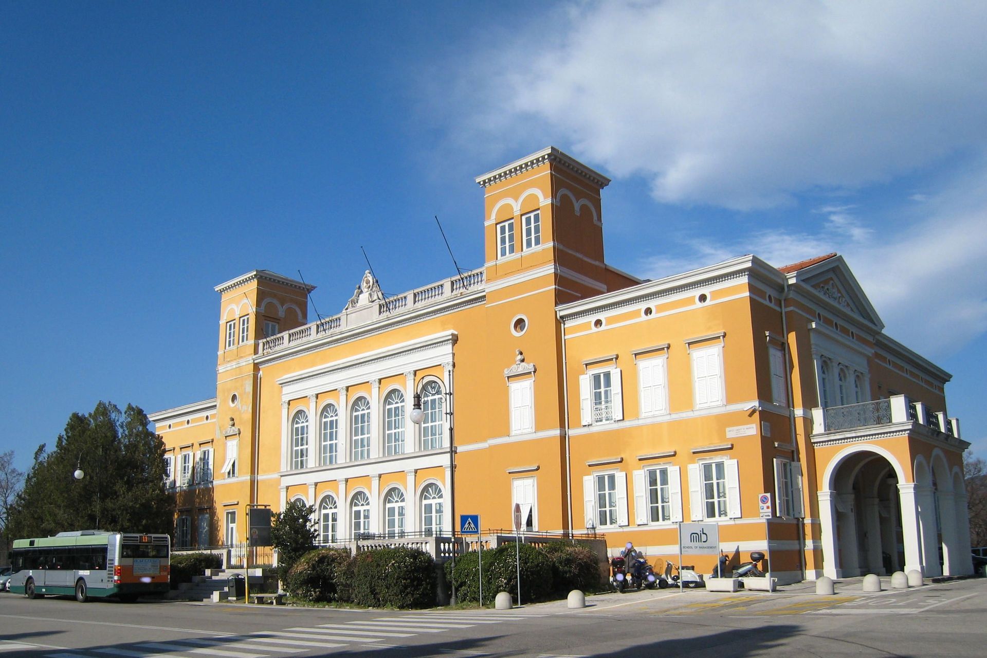 La MIB Trieste School of Management ha sede a Palazzo Ferdinandeo