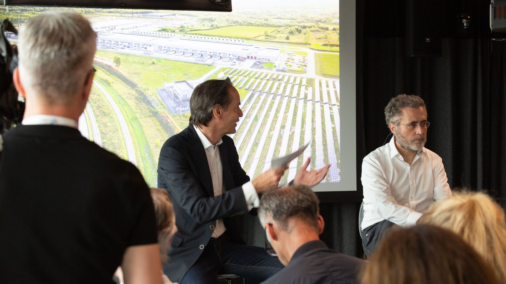 谷歌瑞士国家总监 Patrick Warnking 和技术基础设施高级副总裁 Urs Hölzle 出席了 27 年 2022 月 XNUMX 日在苏黎世举行的新谷歌 Campus Europaallee 的正式开幕式