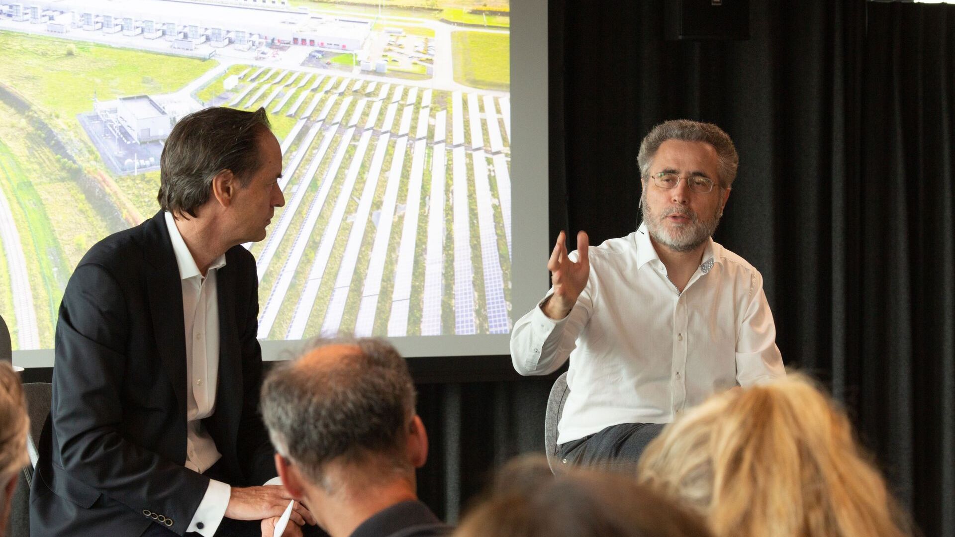 Patrick Warnking, državni direktor Google-a u Švicarskoj, i Urs Hölzle, viši potpredsjednik tehničke infrastrukture, prisustvovali su zvaničnom otvaranju novog Google Campus Europaallee u Cirihu 27. juna 2022.
