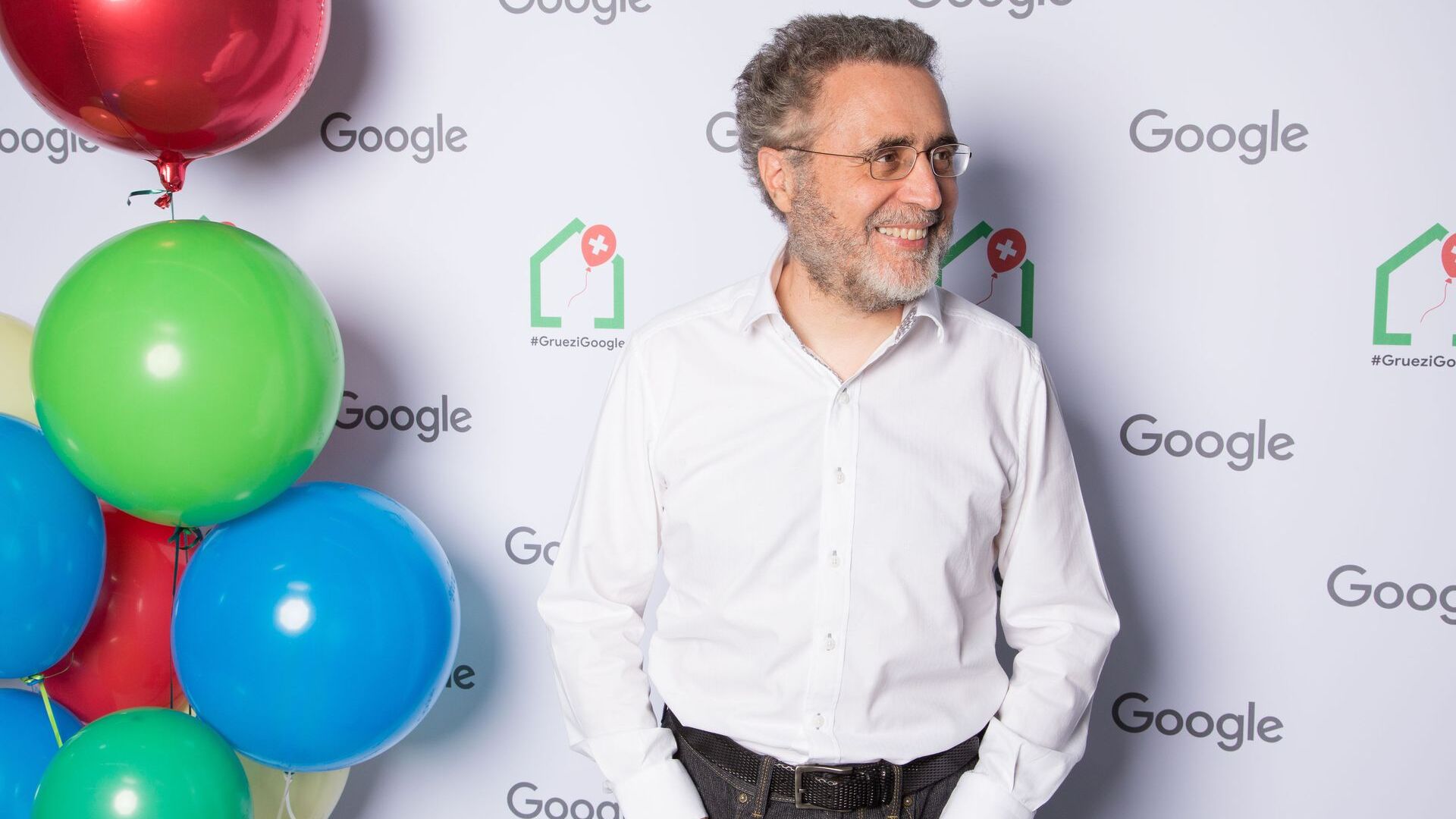 Urs Hölzle, starszy wiceprezes ds. infrastruktury technicznej, wziął udział w oficjalnej inauguracji nowego kampusu Europaallee Google w Zurychu 27 czerwca 2022 r.