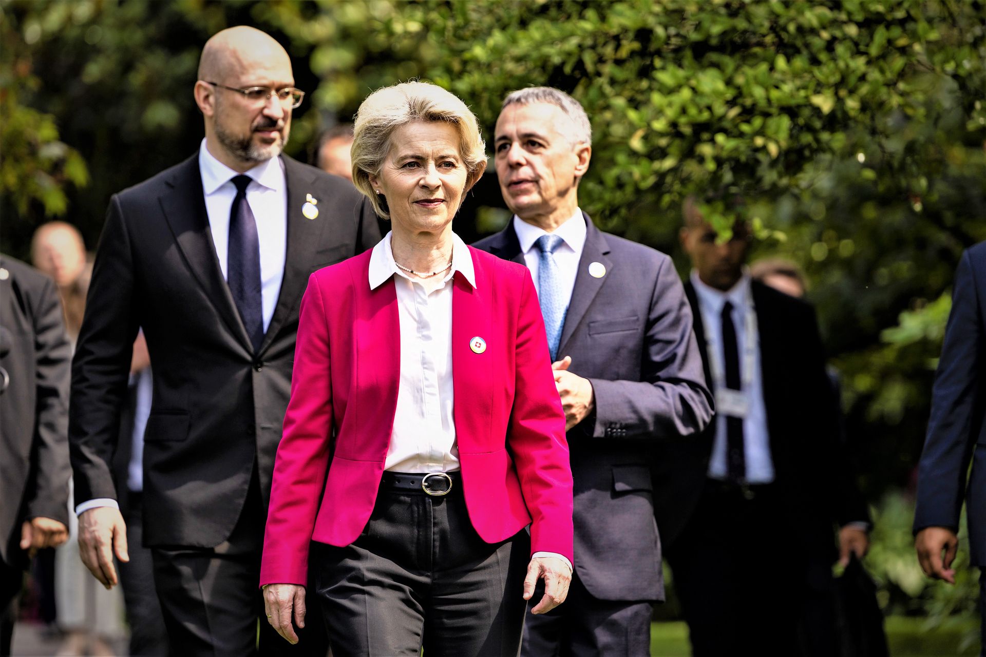 Ursula von der Leyen, Presidente della Commissione Europea, Denys Smihal, Primo Ministro della Repubblica dell’Ucraina, e Ignazio Cassis, Presidente della Confederazione Svizzera e Capo del Dipartimento Federale degli Affari Esteri, il 4 e 5 luglio 2022