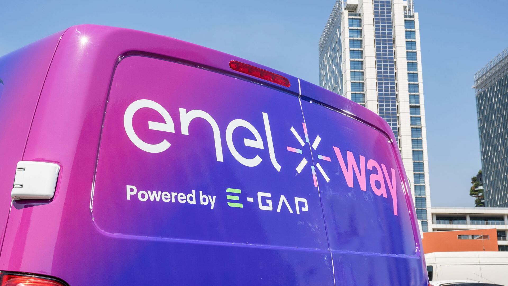 I van di ricarica veloce della collaborazione fra Enel X Way ed E-GAP