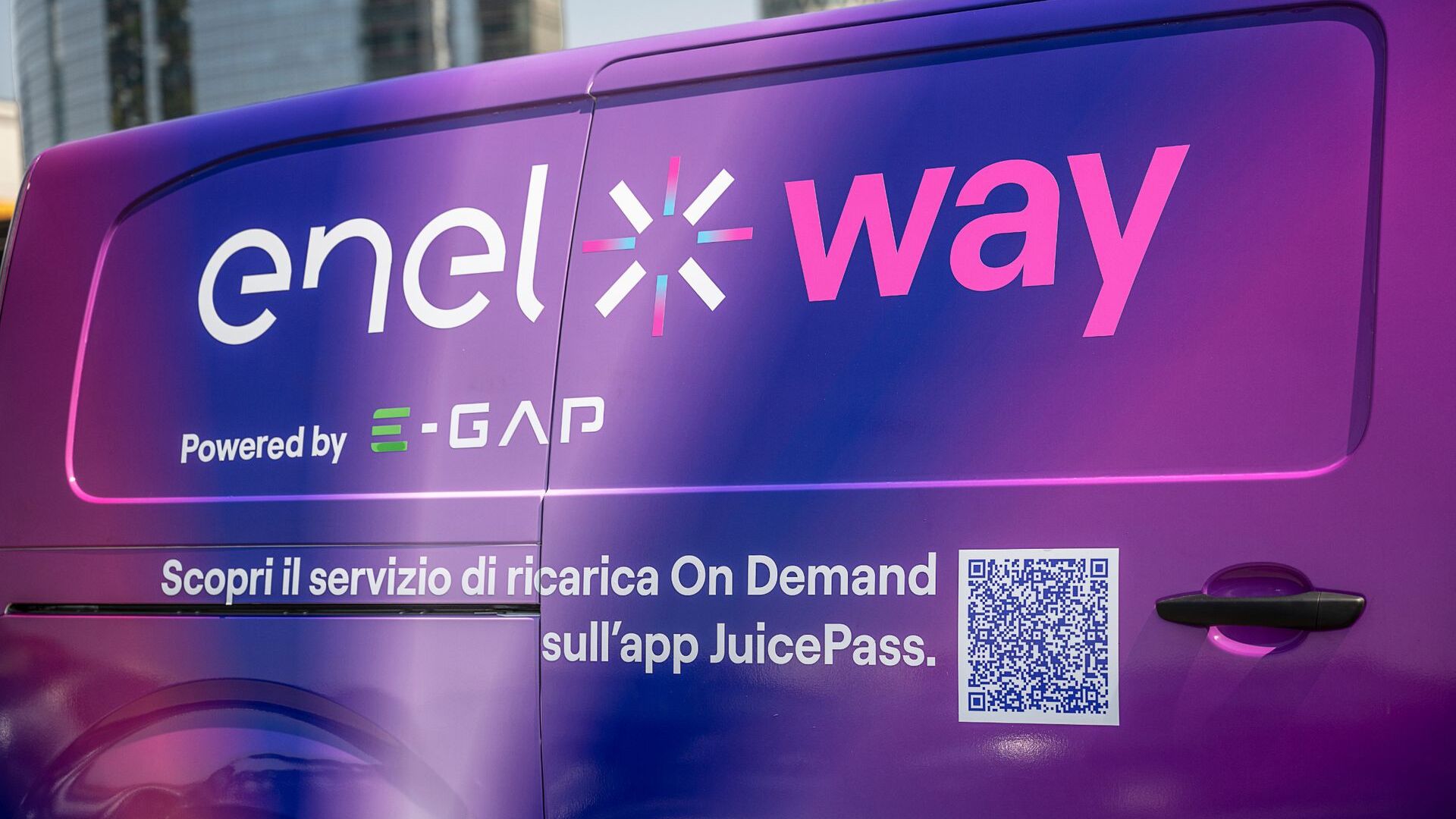I van di ricarica veloce della collaborazione fra Enel X Way ed E-GAP