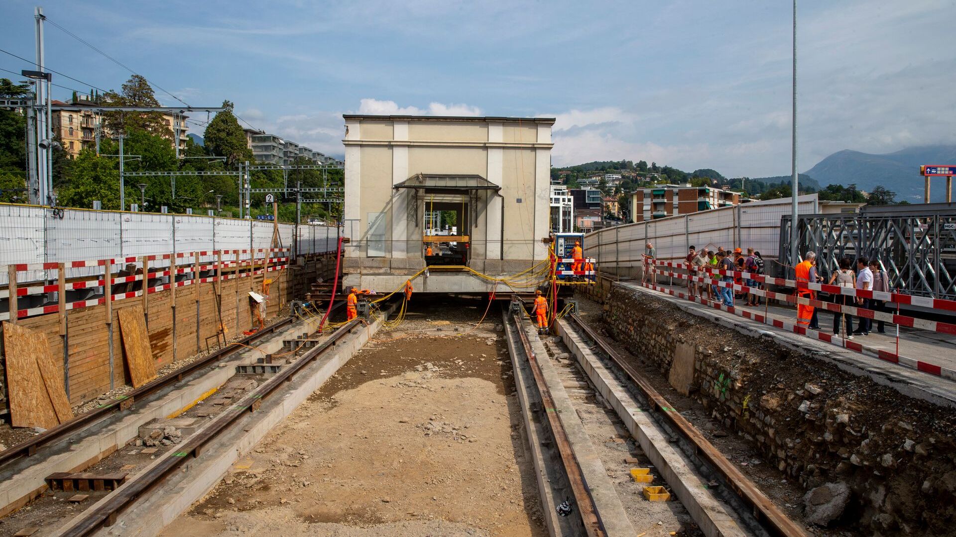The construction site of the new Lugano-Besso underpass and the relocation of the so-called "service building" of the SBB CFF FFS station