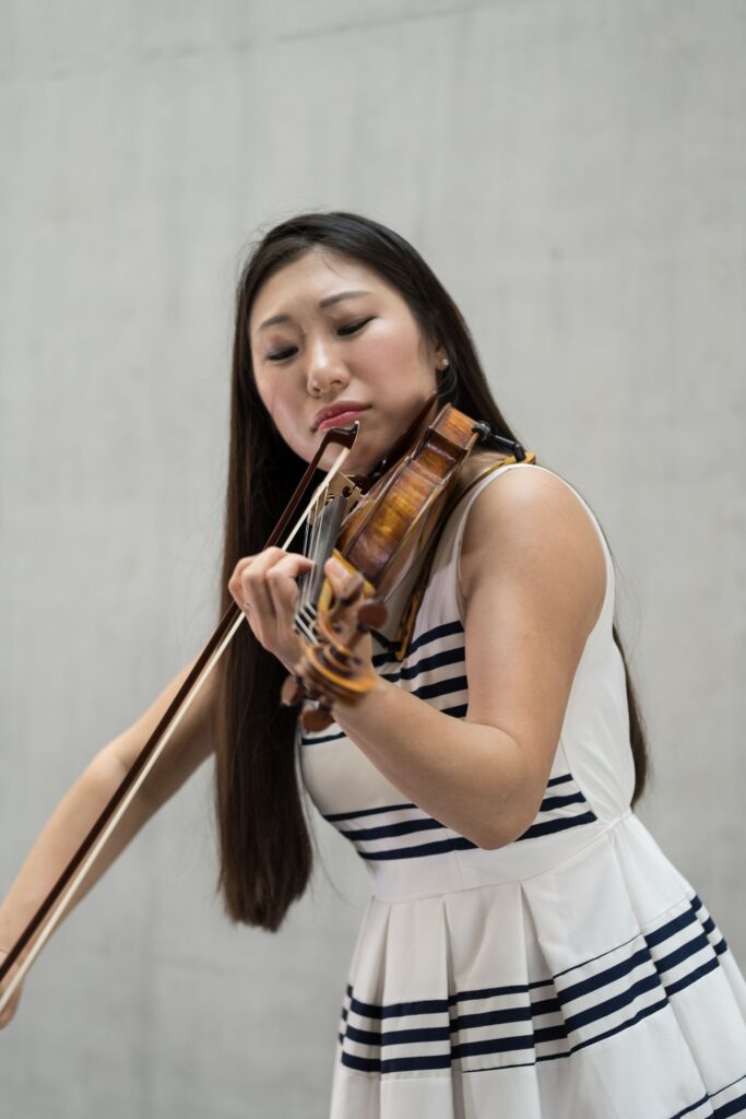 Il violino "Caspar Hauser II" trattato con funghi verrà suonato da Irina Pak per un quinquennio (Foto: EMPA)