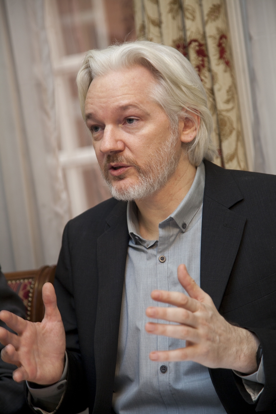 Julian Assange è il fondatore delll'organizzazione di giornalismo investigativo WikiLeaks