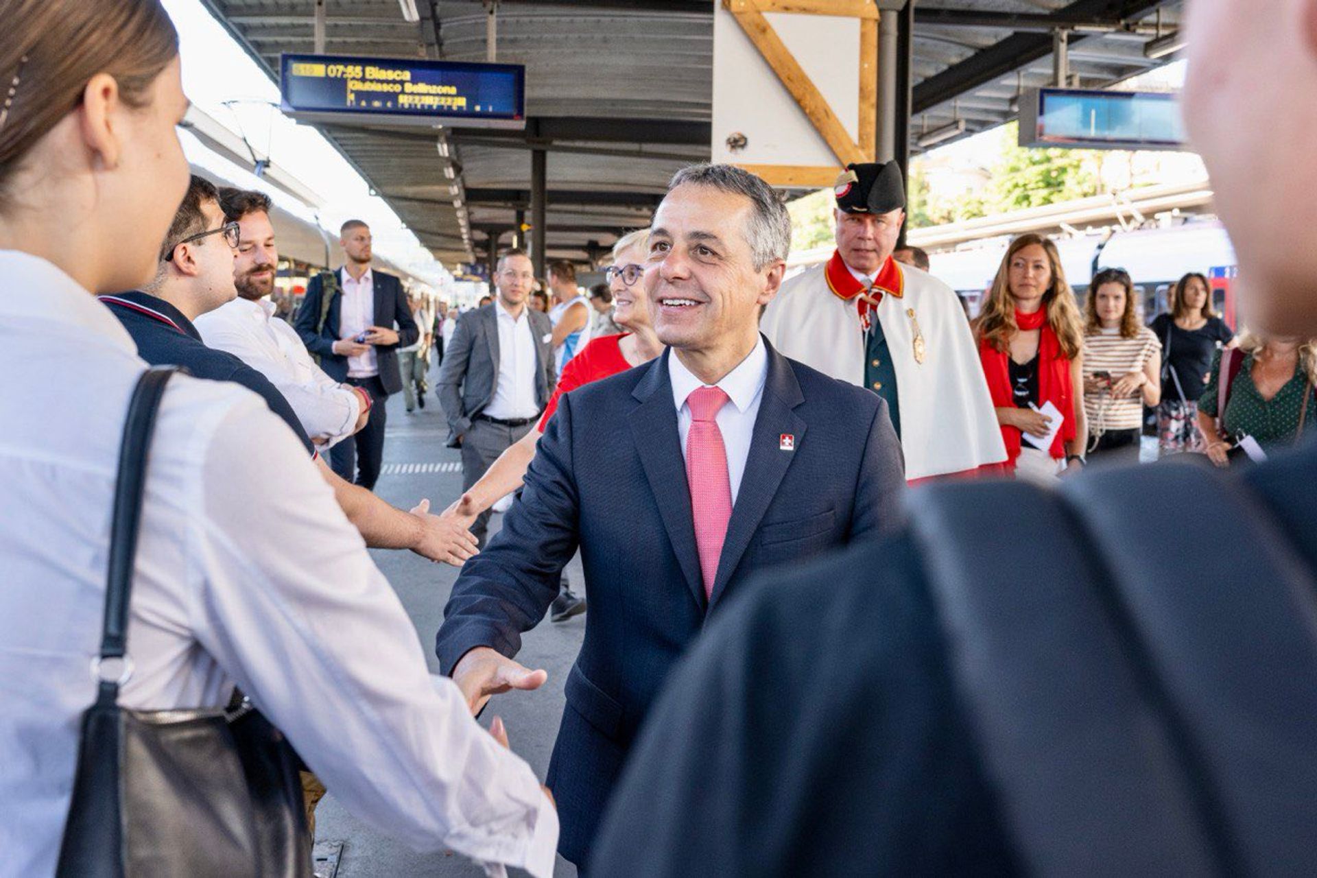 La partenza di Ignazio Cassis, Presidente della Confederazione Svizzera, la mattina dell'1 agosto 2022 dalla stazione ferroviaria di Lugano