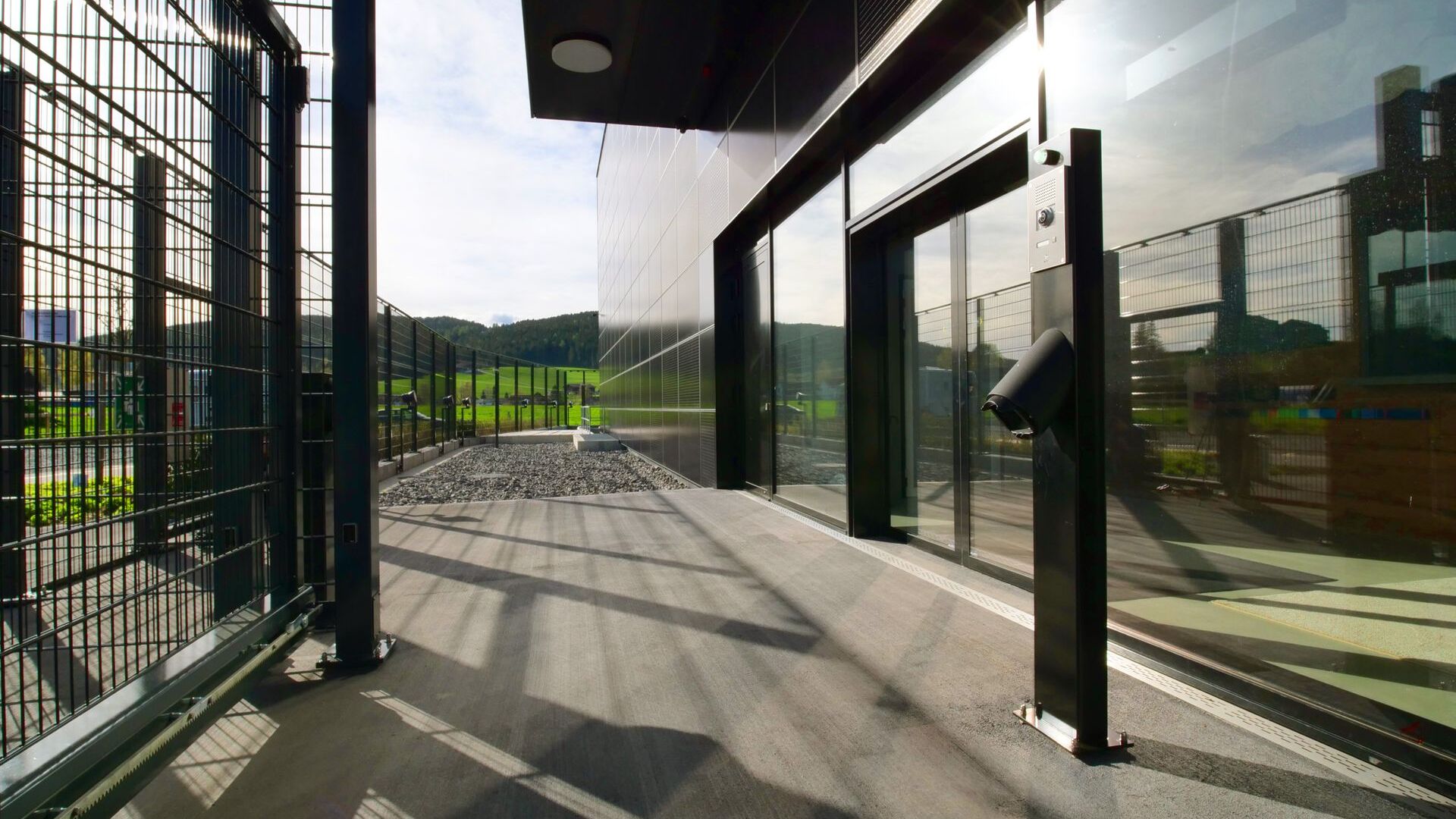 De externe ingang van het Rechenzentrum Ostschweiz in Gais in Appenzell Ausserrhoden