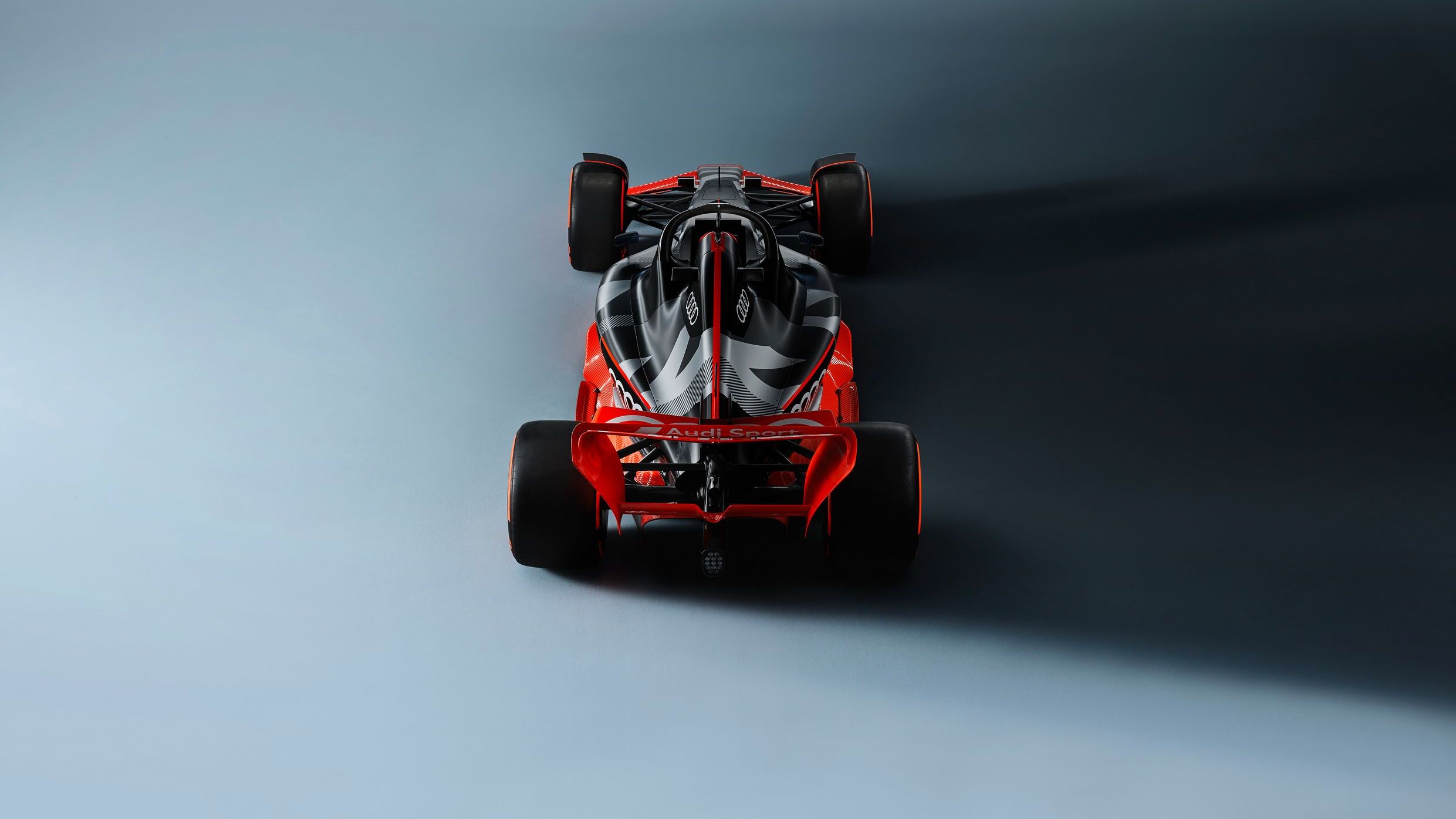 Una monoposto di Formula 1 adattata alla livrea Audi Sport