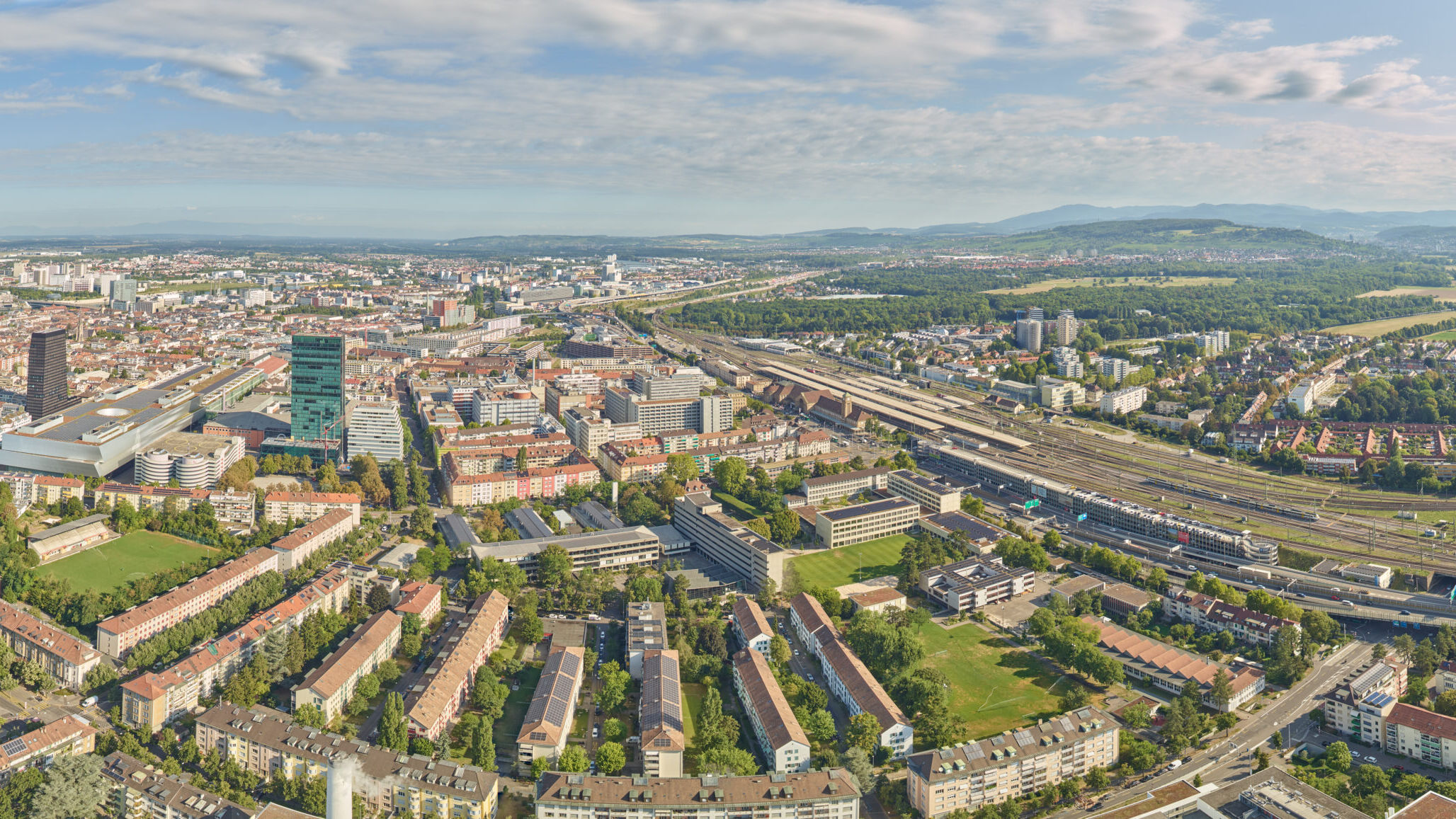 Il panorama di Basilea visto dalla cima della Torre 2 della multinazionale 2