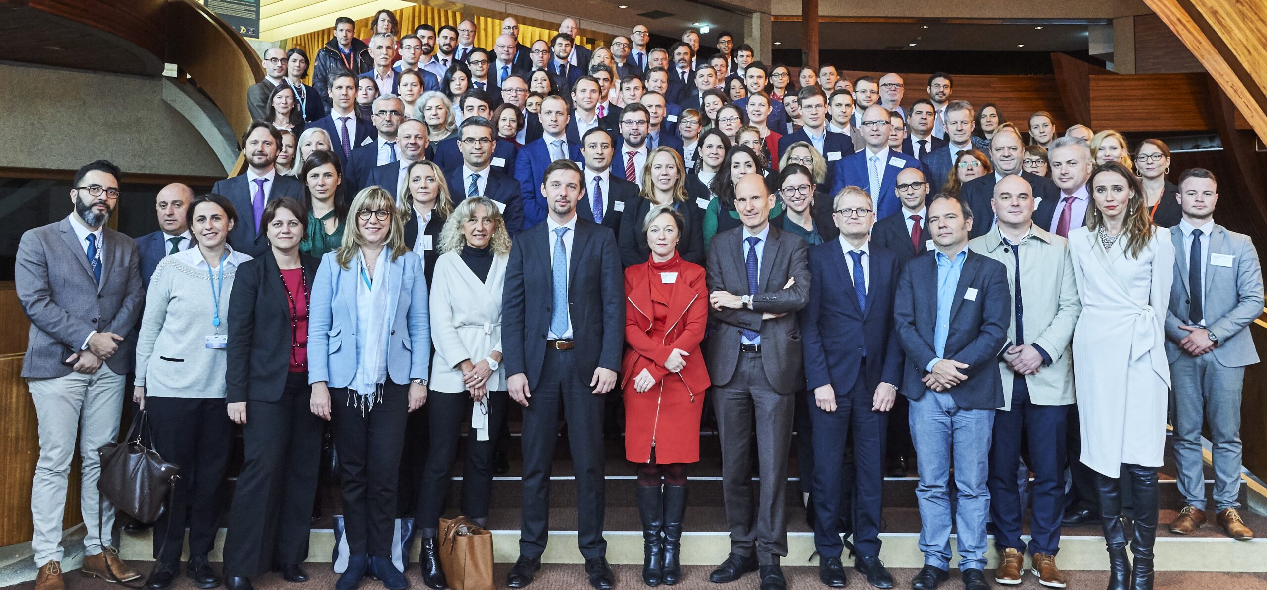 Immagine di gruppo per il primo Comitato Ad Hoc sull'Intelligenza Artificiale (CAHAI) del Consiglio d'Europa