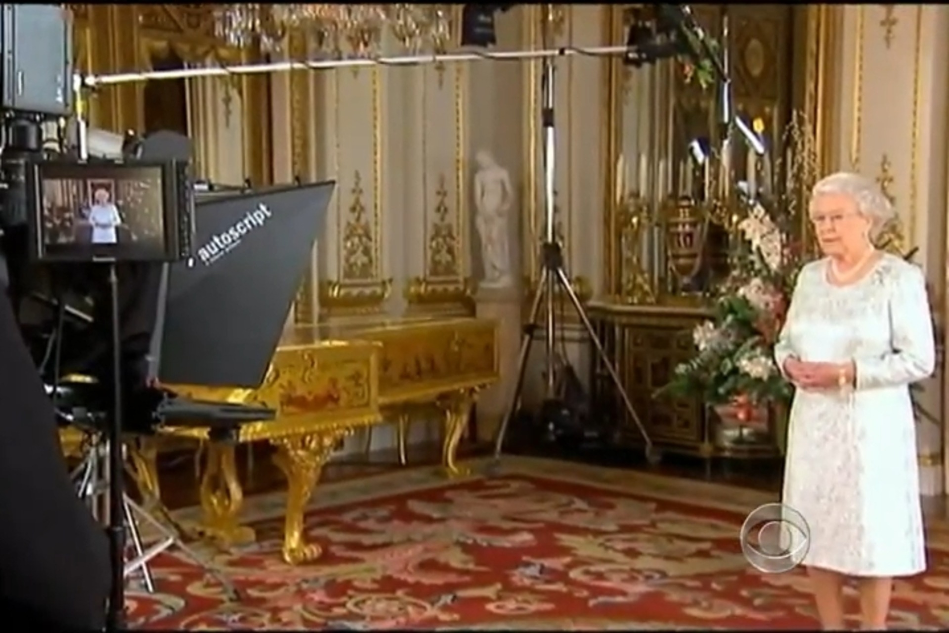 La trasmissione dei primi auguri natalizi in 3D della Regina Elisabetta II nel 2012
