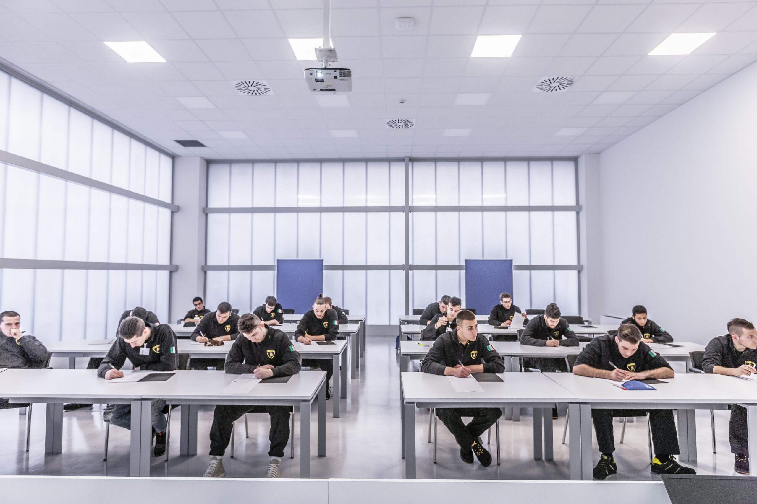 Studenti bolognesi a lezione nelle factory Ducati e Lamborghini