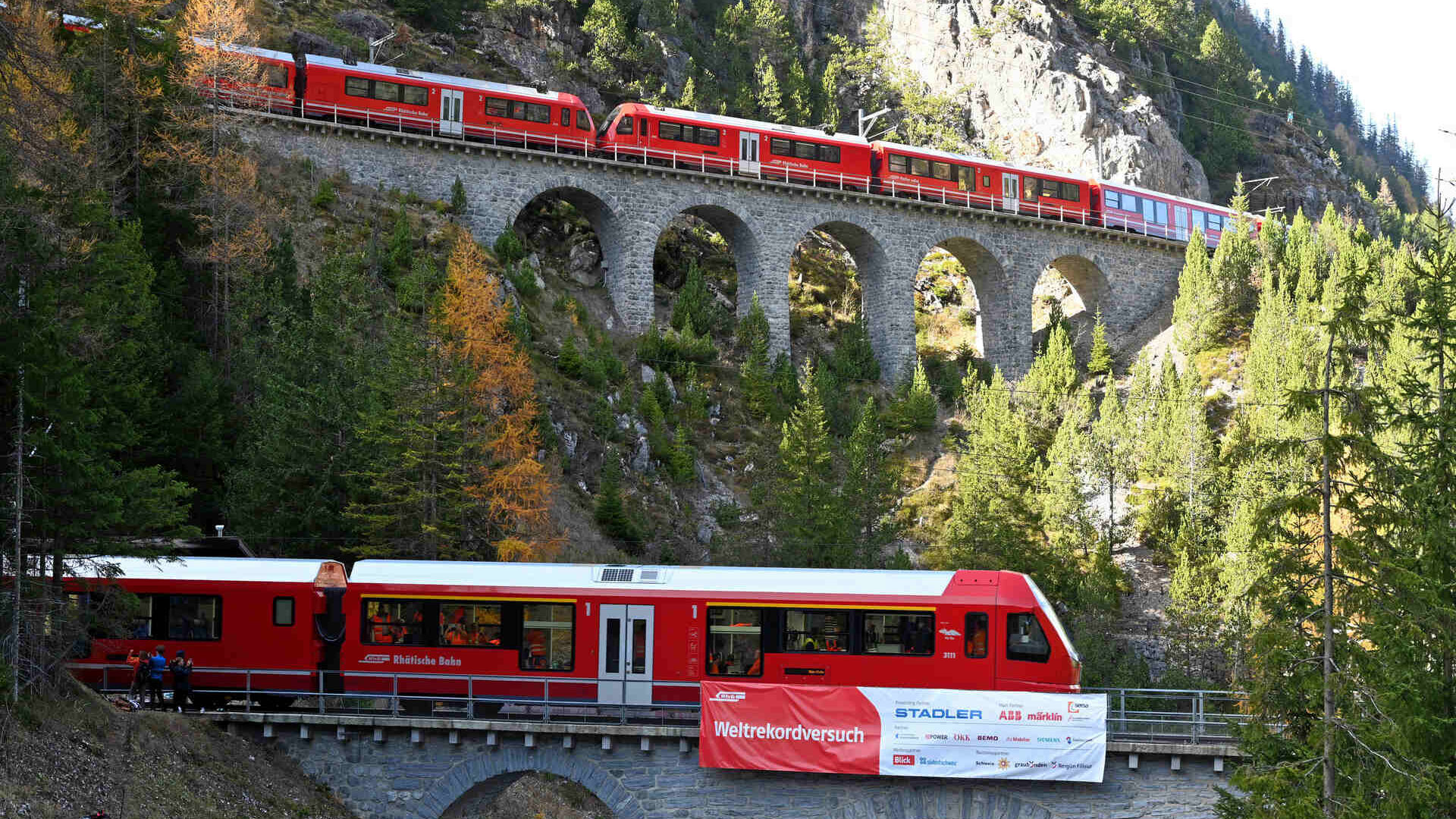 29년 2022월 XNUMX일 스위스 레티안 철도의 알불라 노선에 있는 세계에서 가장 긴 협궤 열차 (저작권: Andy Mettler/Swiss-Image)