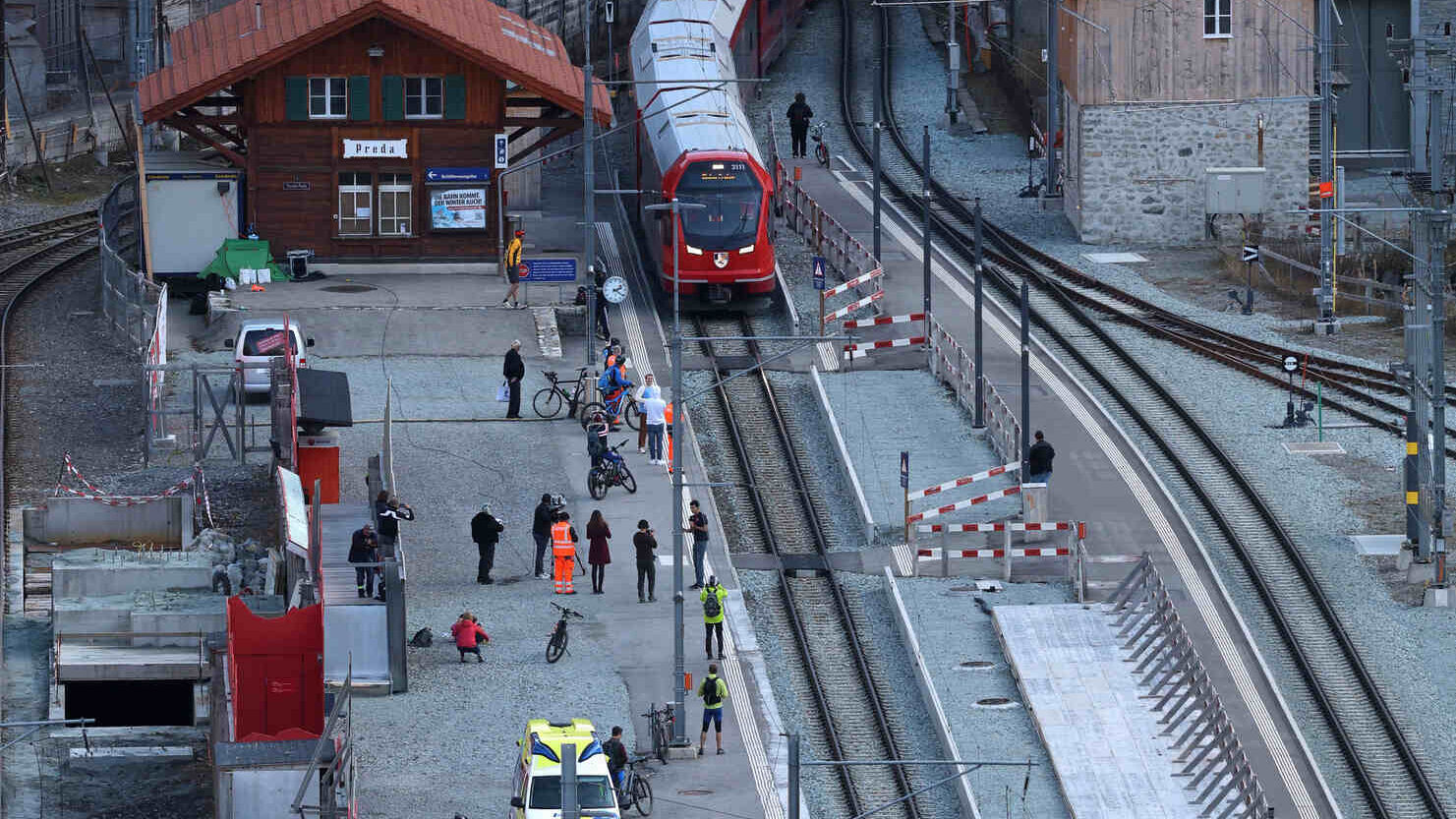 O trem de bitola estreita mais longo do mundo na linha Albula da Rhaetian Railway na Suíça em 29 de outubro de 2022 (Foto: Andy Mettler/Swiss-Image)