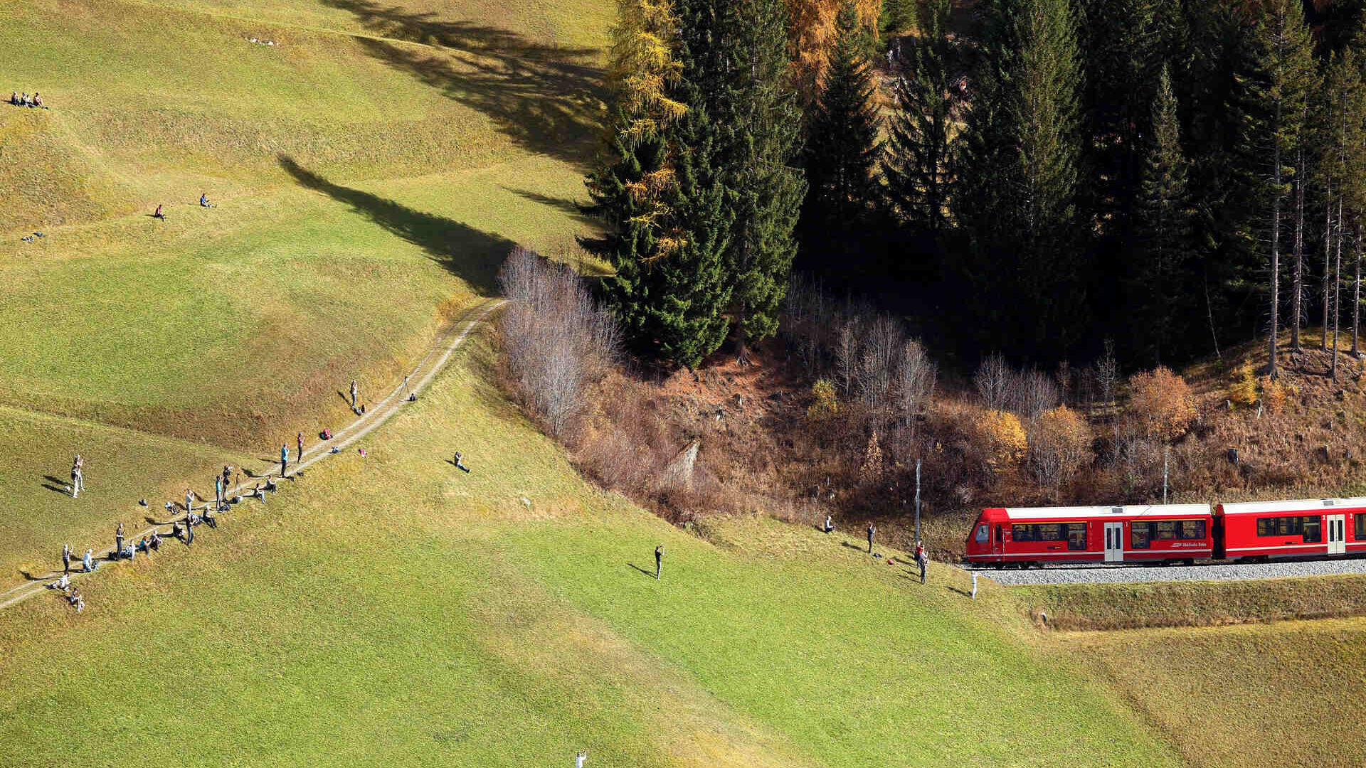 Verdens lengste smalsporede tog på Albula-linjen til Rhaetian Railway i Sveits 29. oktober 2022 (Foto: Andy Mettler/Swiss-Image)