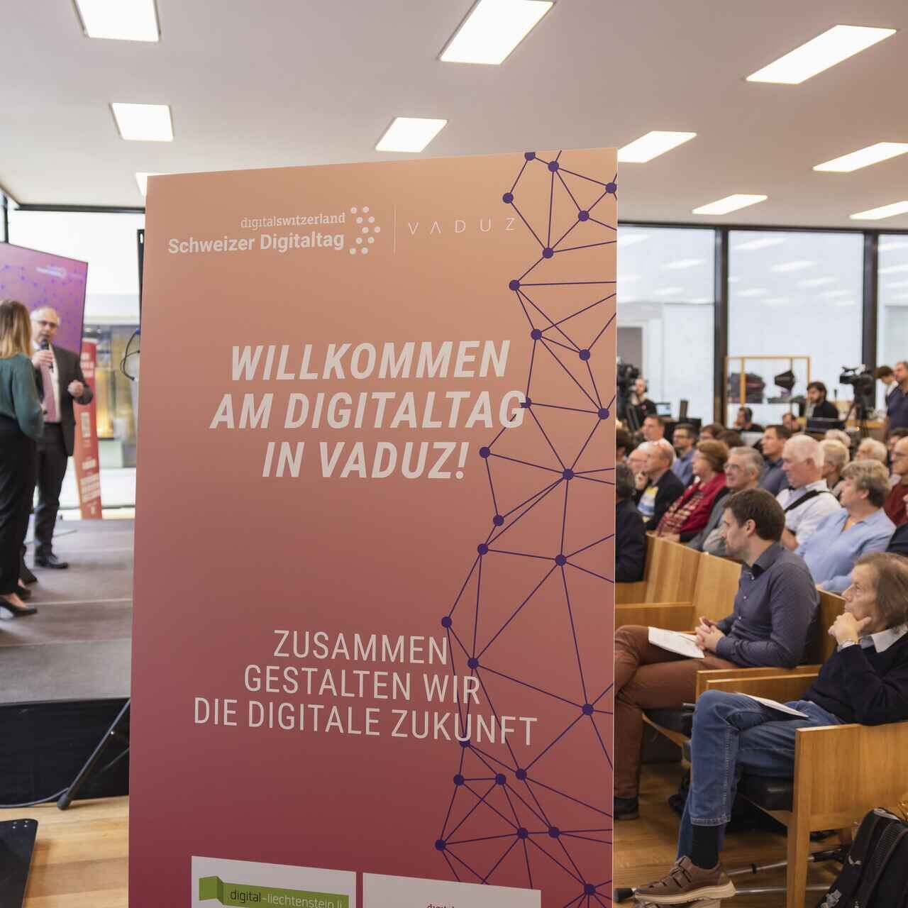 "Digitaltag Vaduz" đã được Kunstmuseum ở thủ đô của Công quốc Liechtenstein chào đón vào thứ Bảy ngày 15 tháng 2022 năm XNUMX