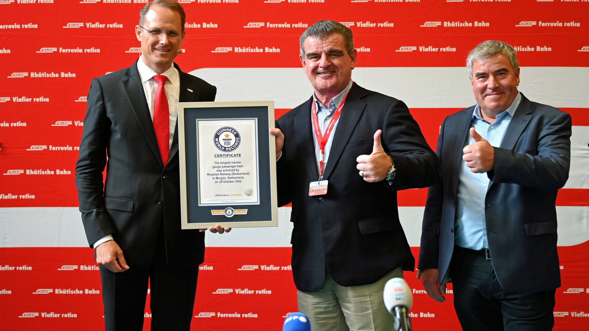 Certificatul „Guinness World Record” acordat Căilor Ferate Retice pentru cel mai lung tren cu ecartament îngust din lume pe 29 octombrie 2022
