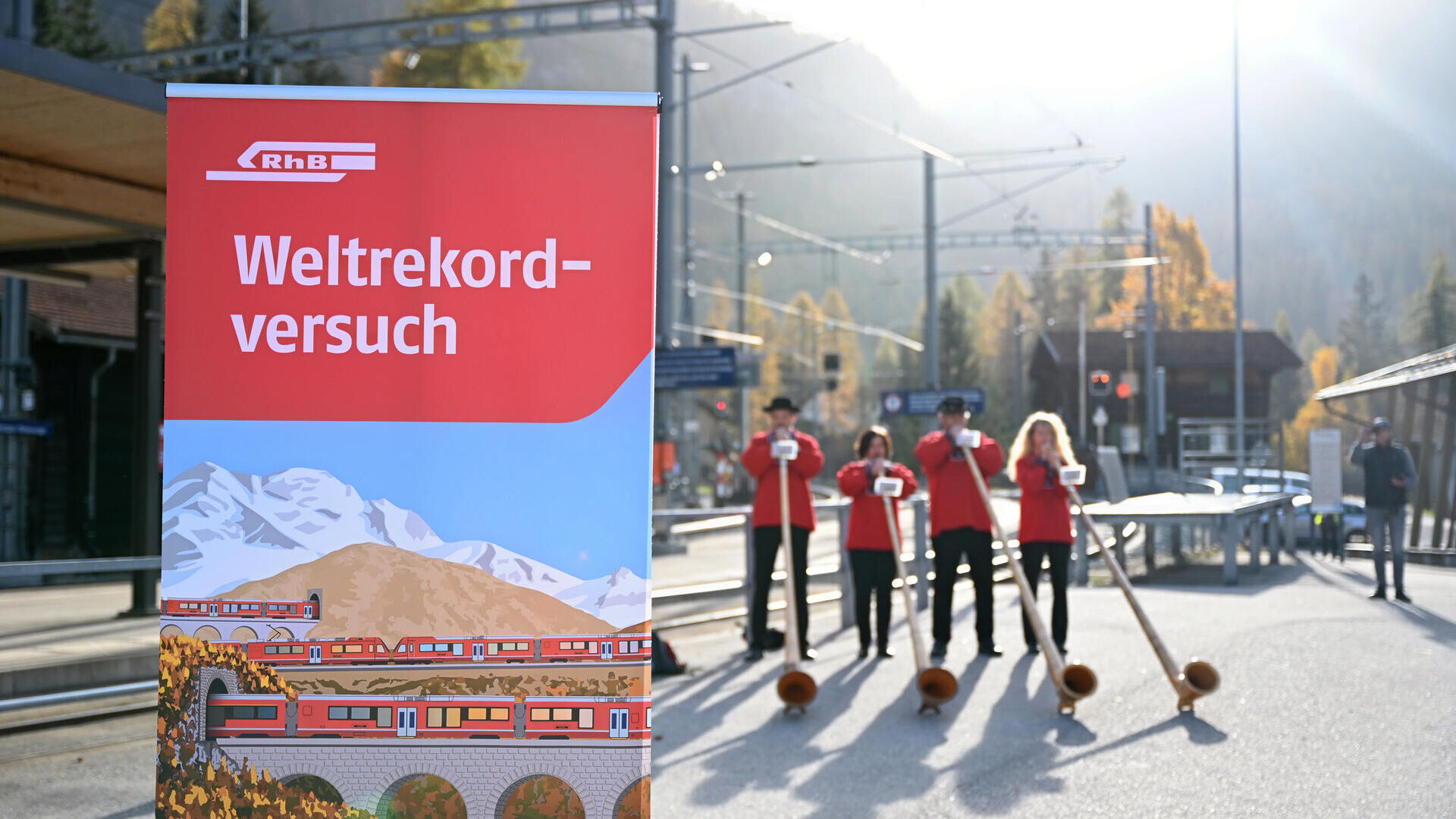 Retitan temir yo'llari dunyodagi eng uzun tor poezd rekordi paytida Graubünden jamoatchiligi uchun tadbirlar