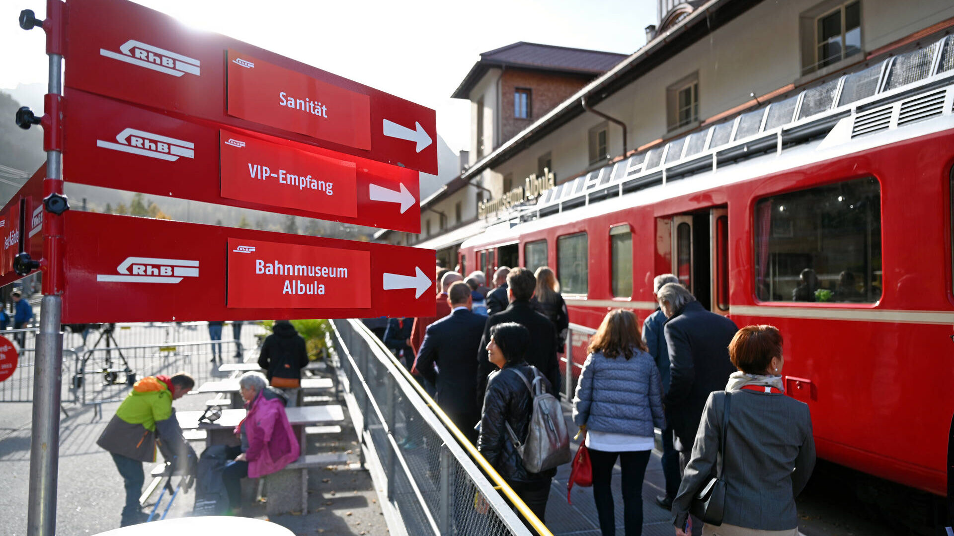 Kegiatan untuk publik Graubünden selama rekor kereta rel sempit terpanjang di dunia dari Rhaetian Railways