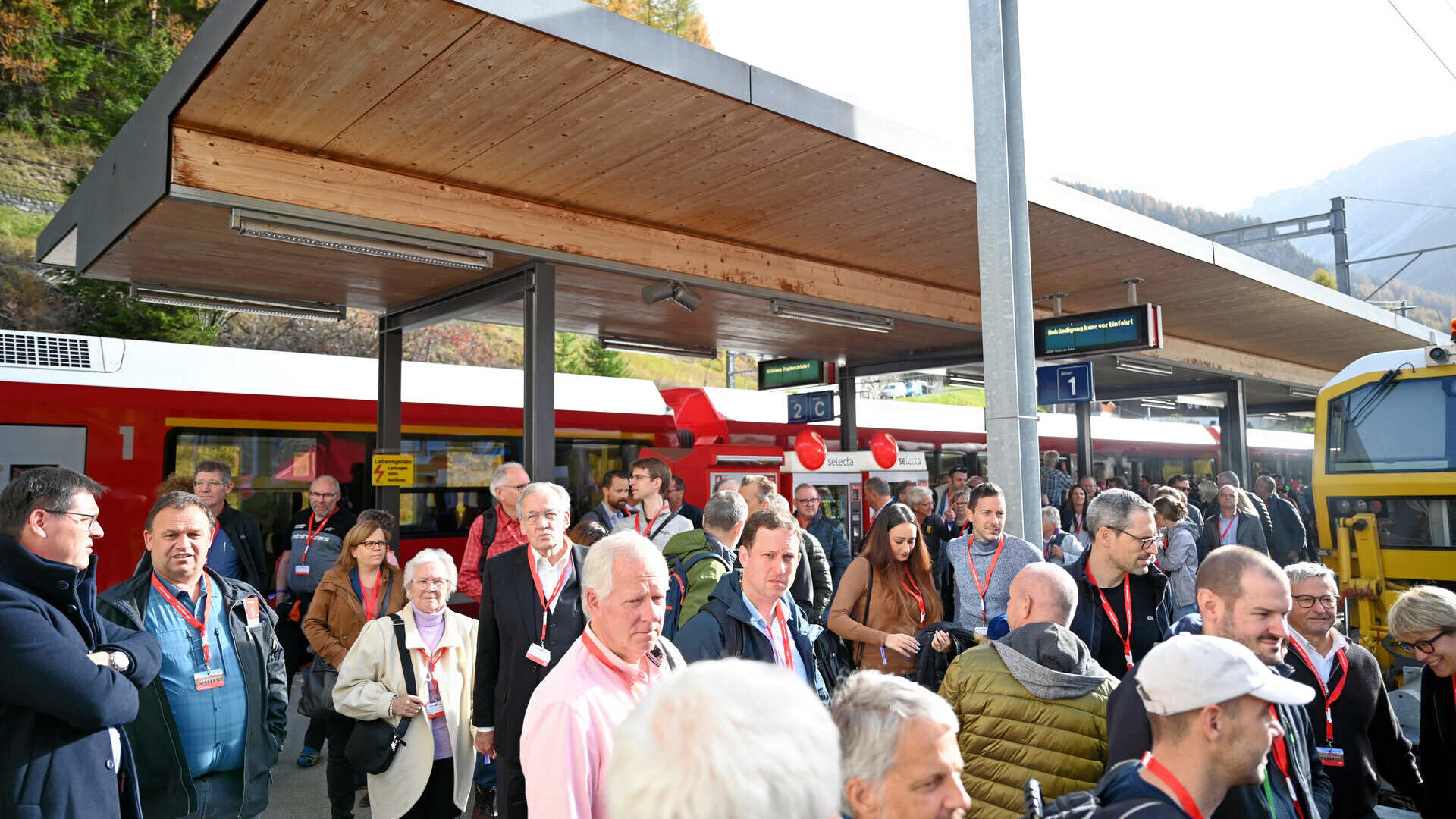 Activiteiten voor het Graubündense publiek tijdens het record voor de langste smalspoortrein ter wereld van de Rhätische Bahn