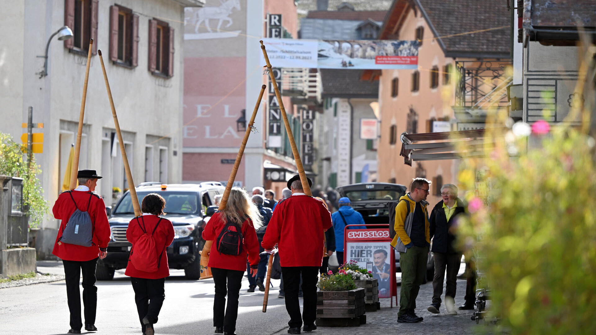 กิจกรรมสำหรับสาธารณะ Graubünden ระหว่างการบันทึกรถไฟรถไฟสายแคบที่ยาวที่สุดในโลกของรถไฟ Rhaetian