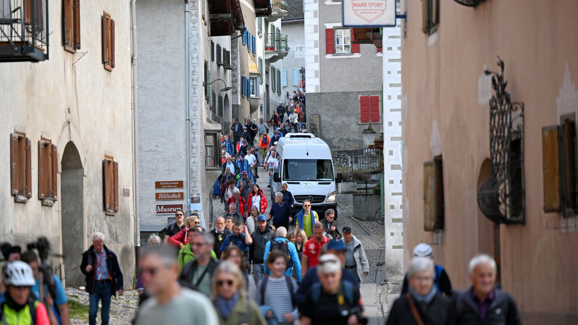 Aktivnosti za javnost Graubündena tijekom rekorda za najduži uskotračni vlak na svijetu Retijskih željeznica